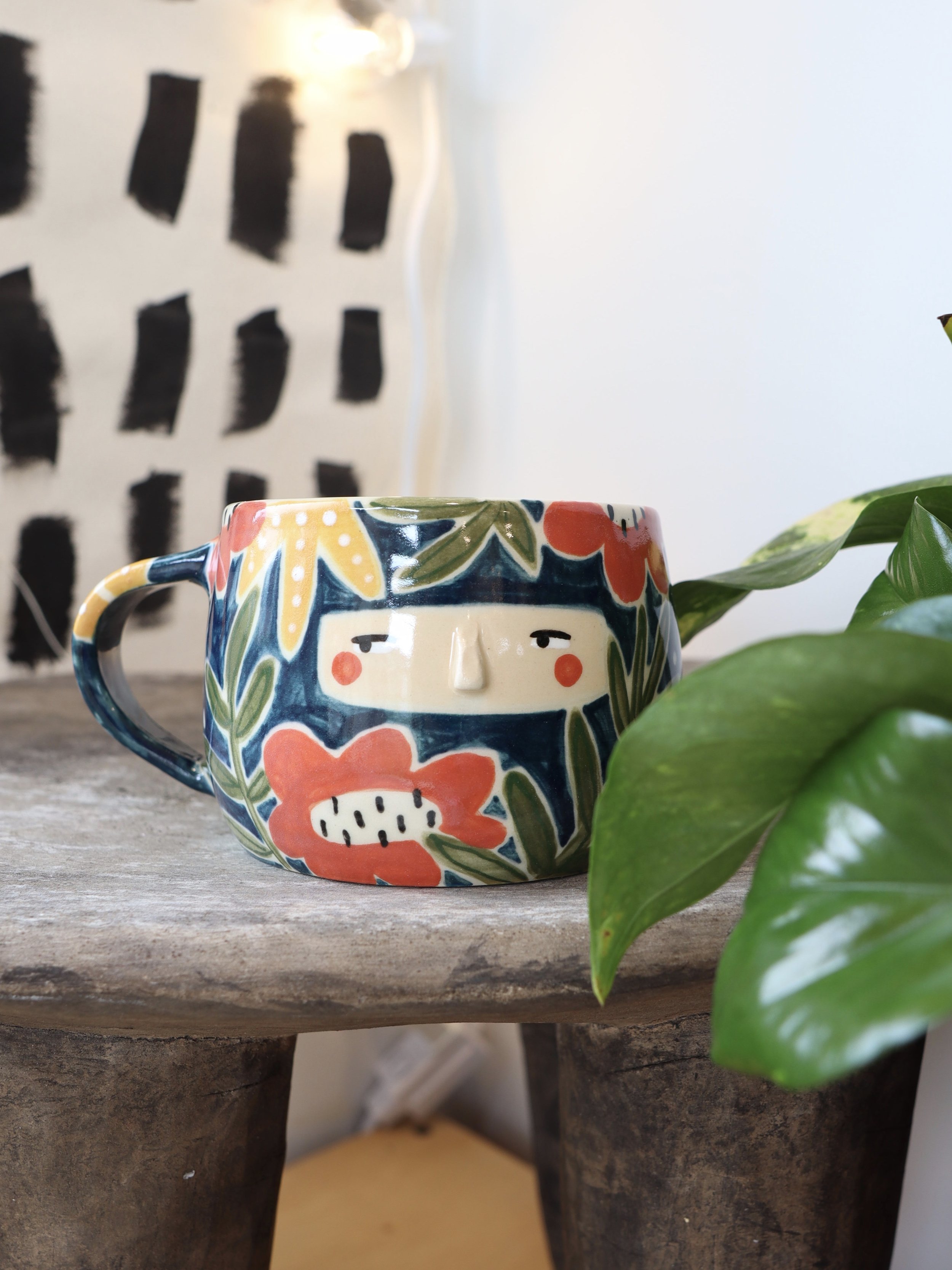Peeky Mug: Red Flowers