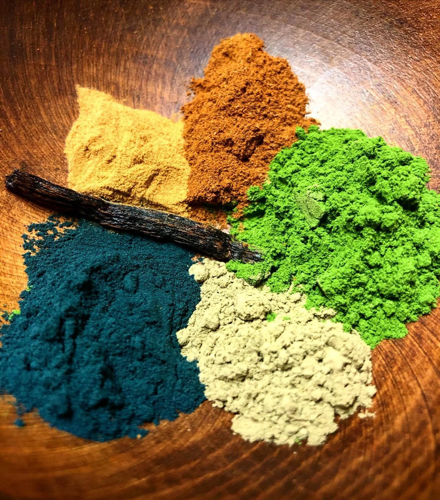 Look at the beautiful vibrancy of these plant medicines π€©ππΏπΌ 
This is our Matcha Magick blend - which will be posted to the website soon! A nourishing blend of all organic matcha green tea with our wildcrafted local forest Moringa, blue green sp