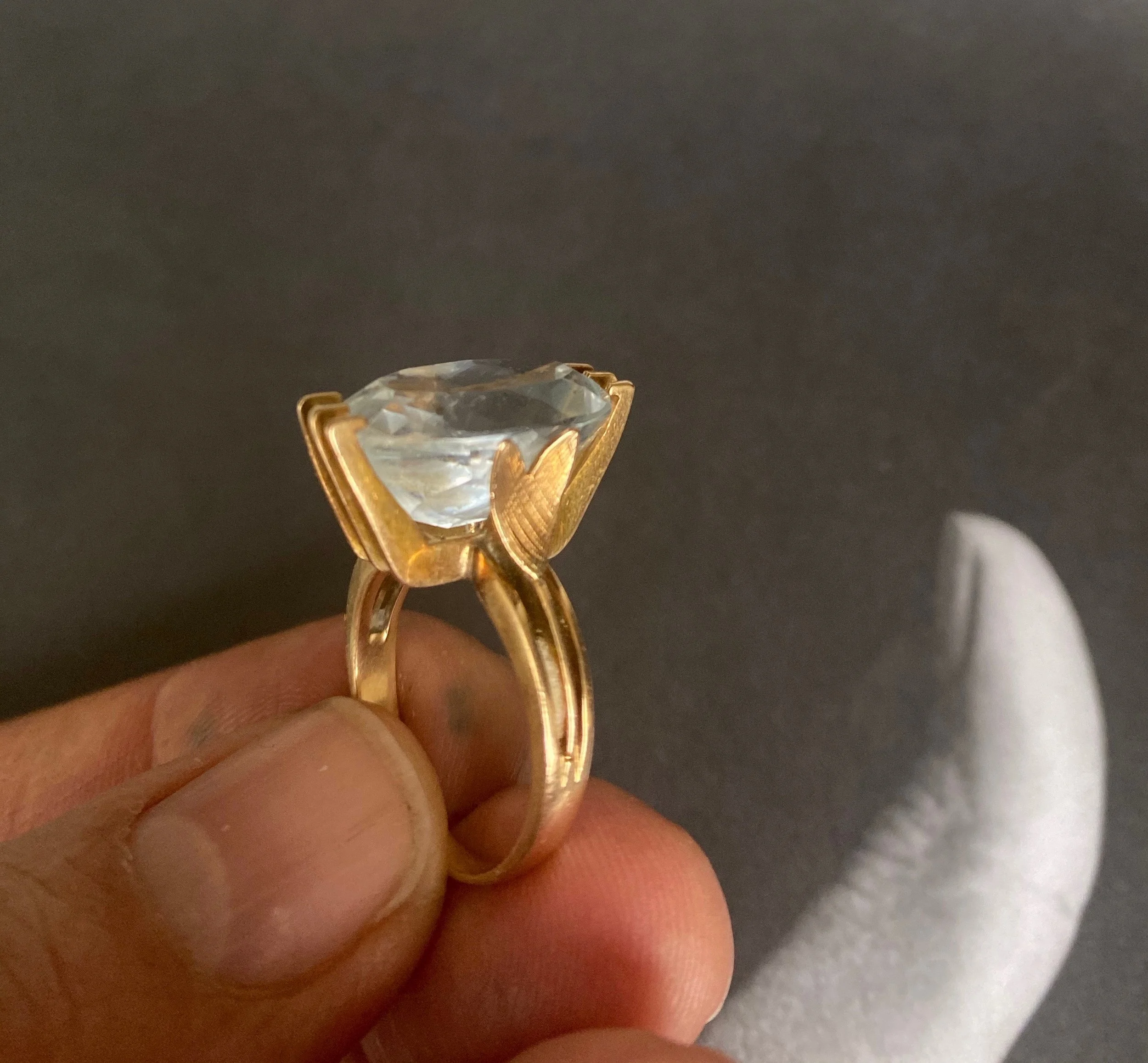 18 k gold ring and aquamarine