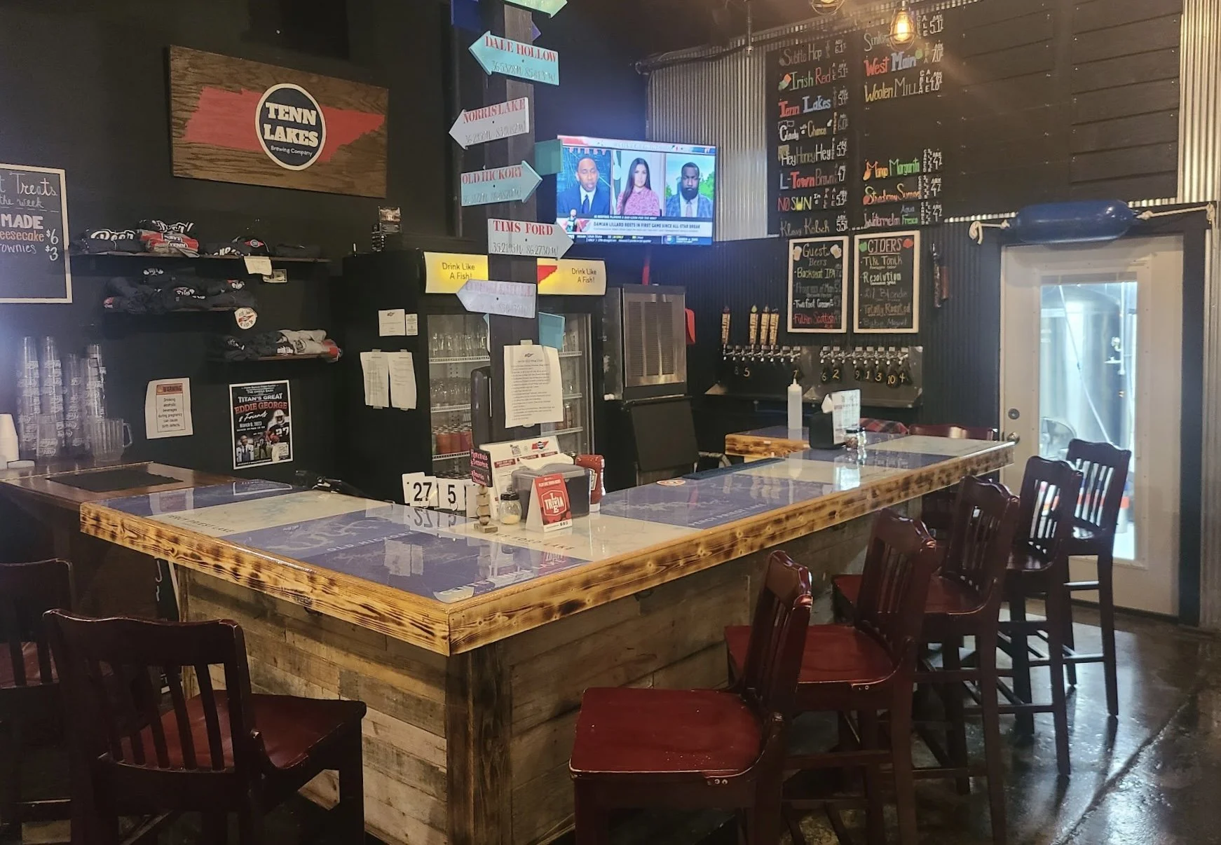 becky - TennLakes bar photo.jpg