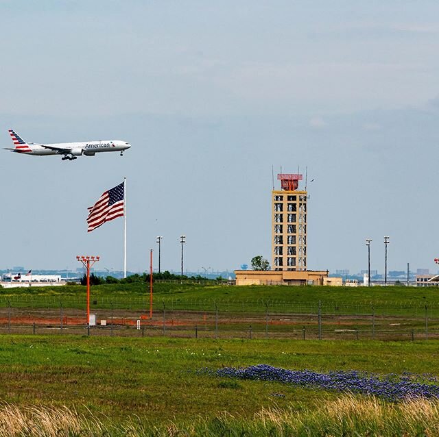 The kiddo and I went out to @dfwairport for a little plane spotting last week. A little different than the normal #architecture shoot but still had a great time. We even got to see @americanair flight 81 from #London to #Dallas as a cargo flight.