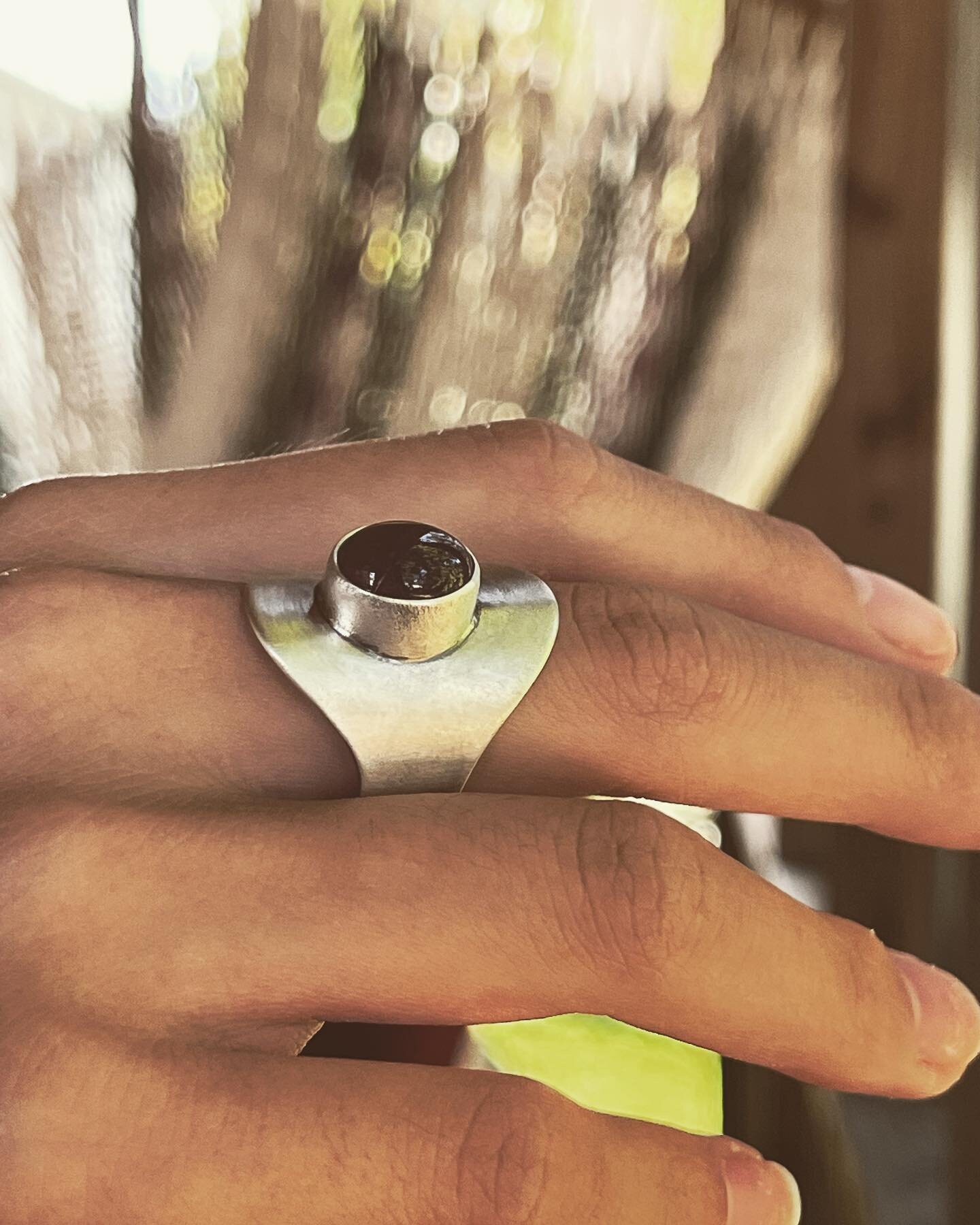 Saddle rings are so comfortable to wear and tend to be the go-to-casual ring for those comfort days where you want something on your bare finger that fits like a glove.#saddleringsunday #saddlerings #jeanetteblixrings #casualjewelry #comfortjewelry