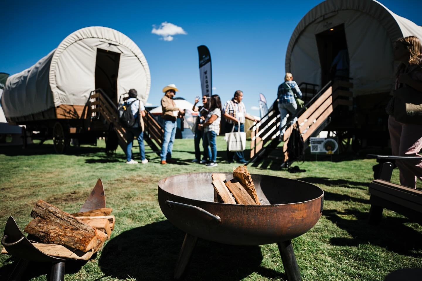 We went to Colorado for the @glampingshowusa and somehow ended up circling the wagons like it was 1847 🤠

But let me just say &mdash; these Conestoga units are DREAMY.

Imagine your kids climbing into bed under canvas, lantern light glowing, and you