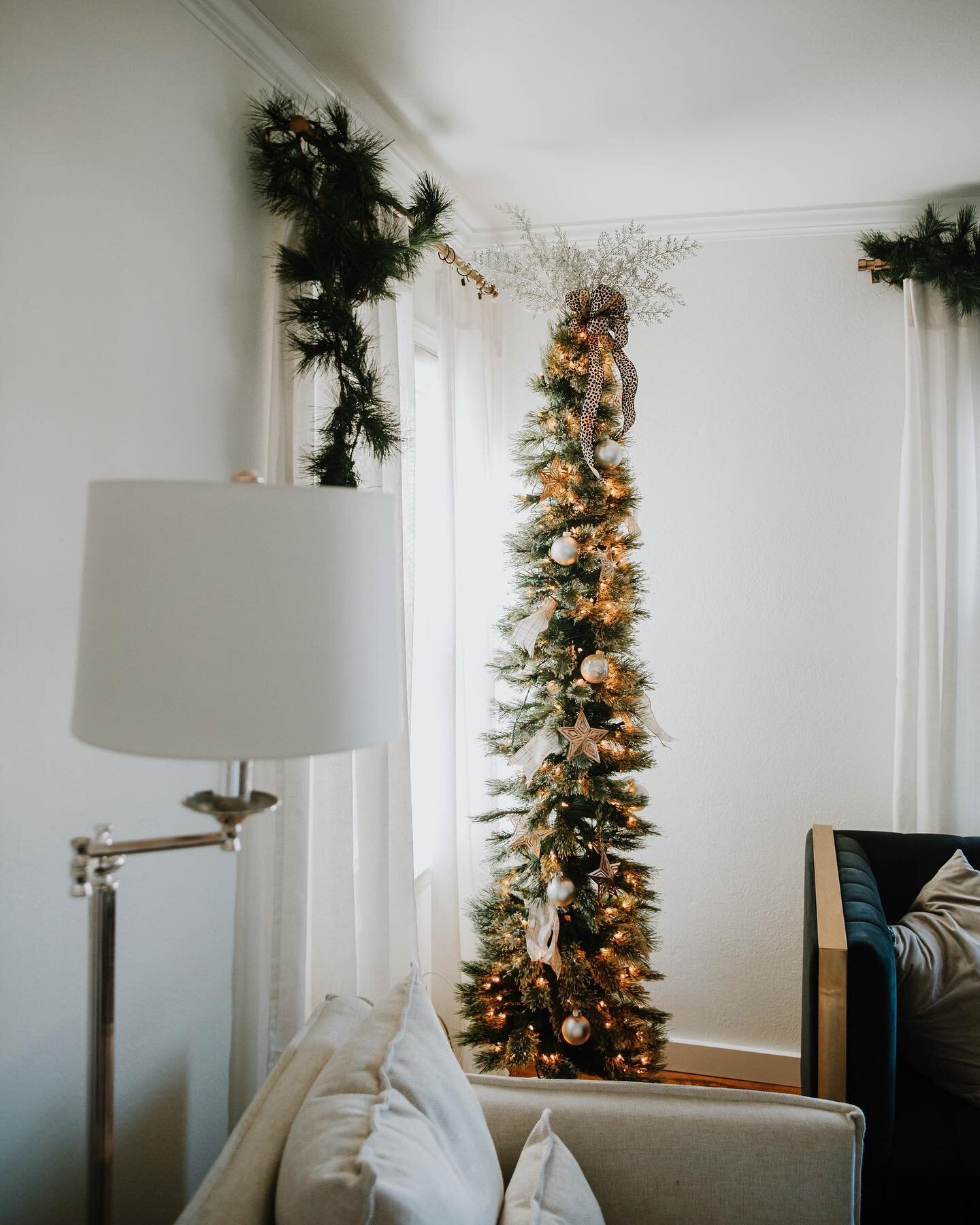 It's time to start planning! 🤍We are booking our Holiday Styling Services! 

From Christmas Trees, to Bannisters, Mantels, etc. 

We'll take the stress and the mess away so you can enjoy your holiday. For more info and pricing, DM us or comment Chri