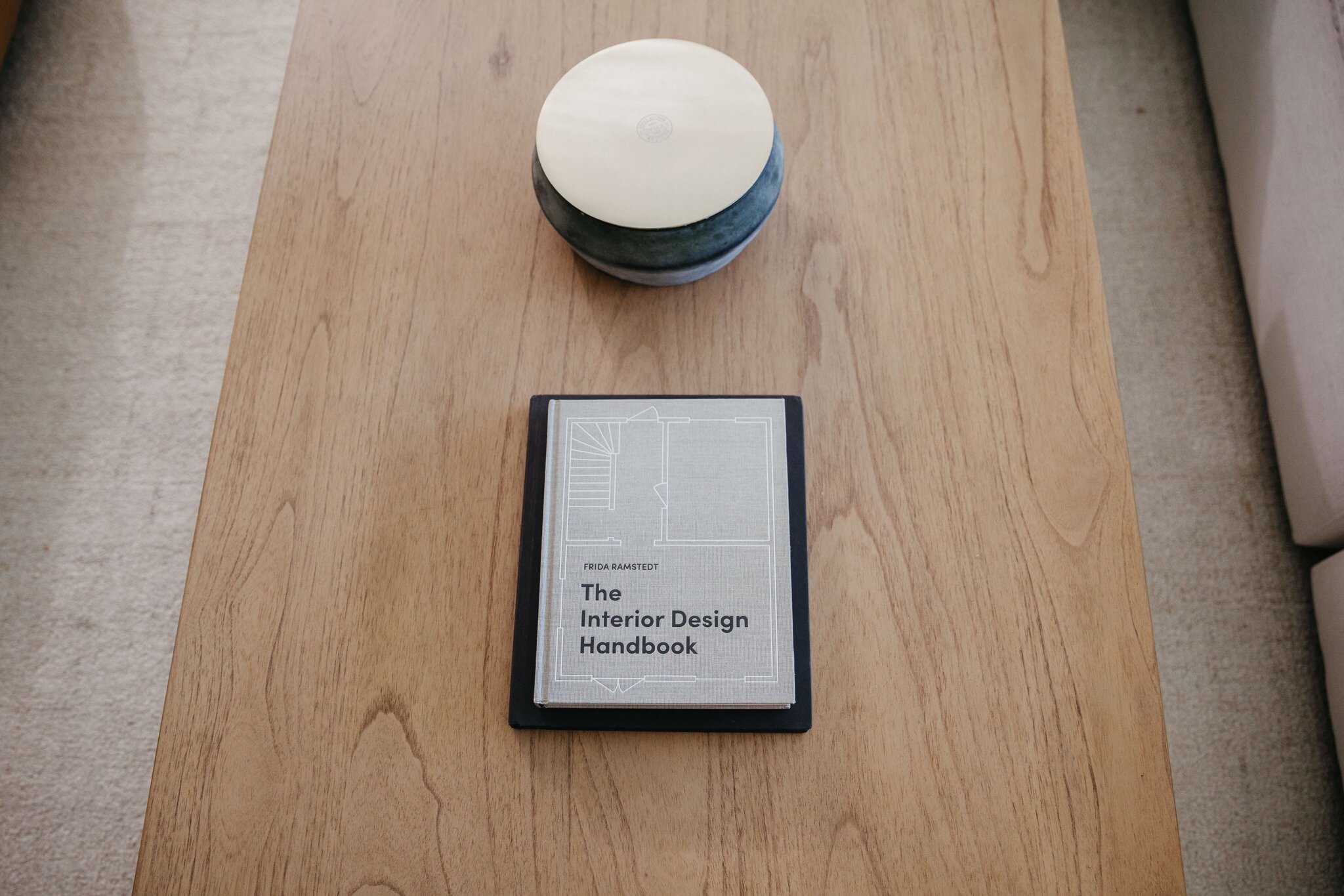 When less is more 🤍

.
.
.
.
#neutralhome #minimalistdecor #minimaldecor #coffeetablebook #simpledecor