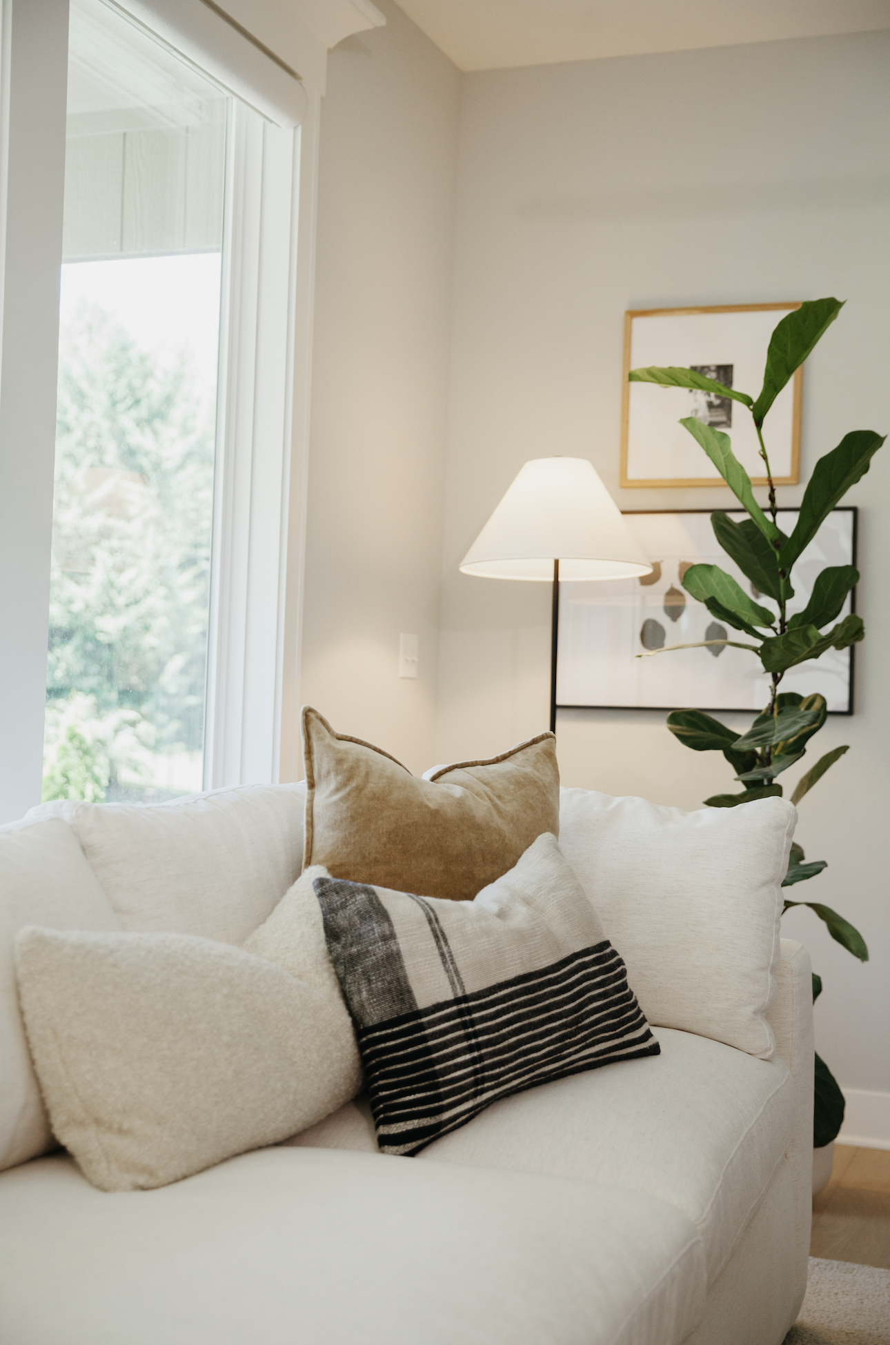 The Easiest Upgrade: Why Installing Cute, Functional Hooks Instantly Elevates Your Home