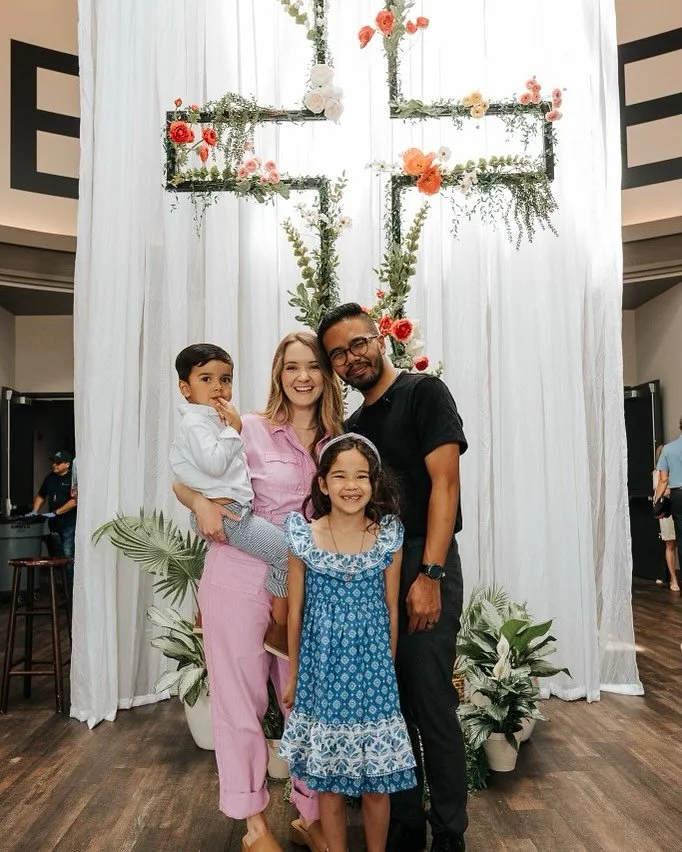 A solid Easter weekend.

1) Fam bam. My everything. 📸 @photosby_tal 

2) Beyond the music and stage, what you don't know is that many of these people helped me through some really difficult years (it's been 3 years since I led worship on Easter). I 