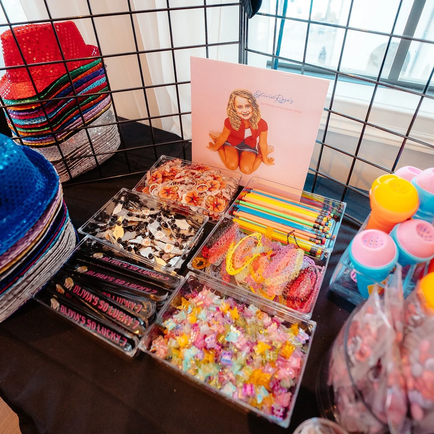 Tour Merchandise Stand at &ldquo;She&rsquo;s so lucky 7 .. it&rsquo;s Olivia&rsquo;s Birthday one more time&rdquo; 🩷

Inspired by the one and only @britneyspears 

&mdash;&mdash;&mdash;
🎥 @ryanrdaugherty @lucid.mediagroup 
&mdash;&mdash;&mdash;
#or