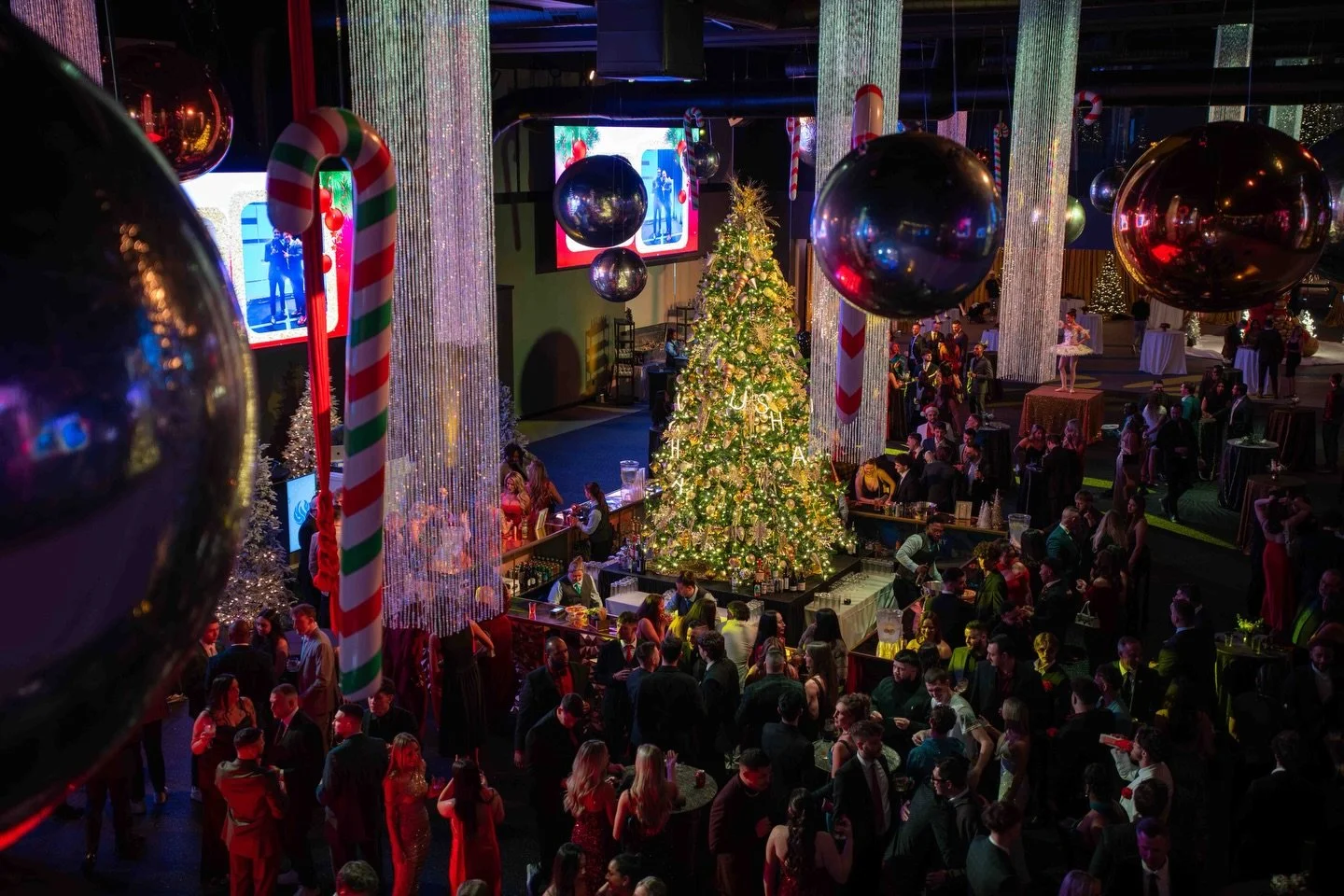 &lsquo;Tis the season 🎄🤍
&mdash;&mdash;&mdash;
@ushealthadvisors 
&mdash;&mdash;&mdash;
📸 @max_global_media 
&mdash;&mdash;&mdash;
#oroeventco #holiday #holidayparty #christmas