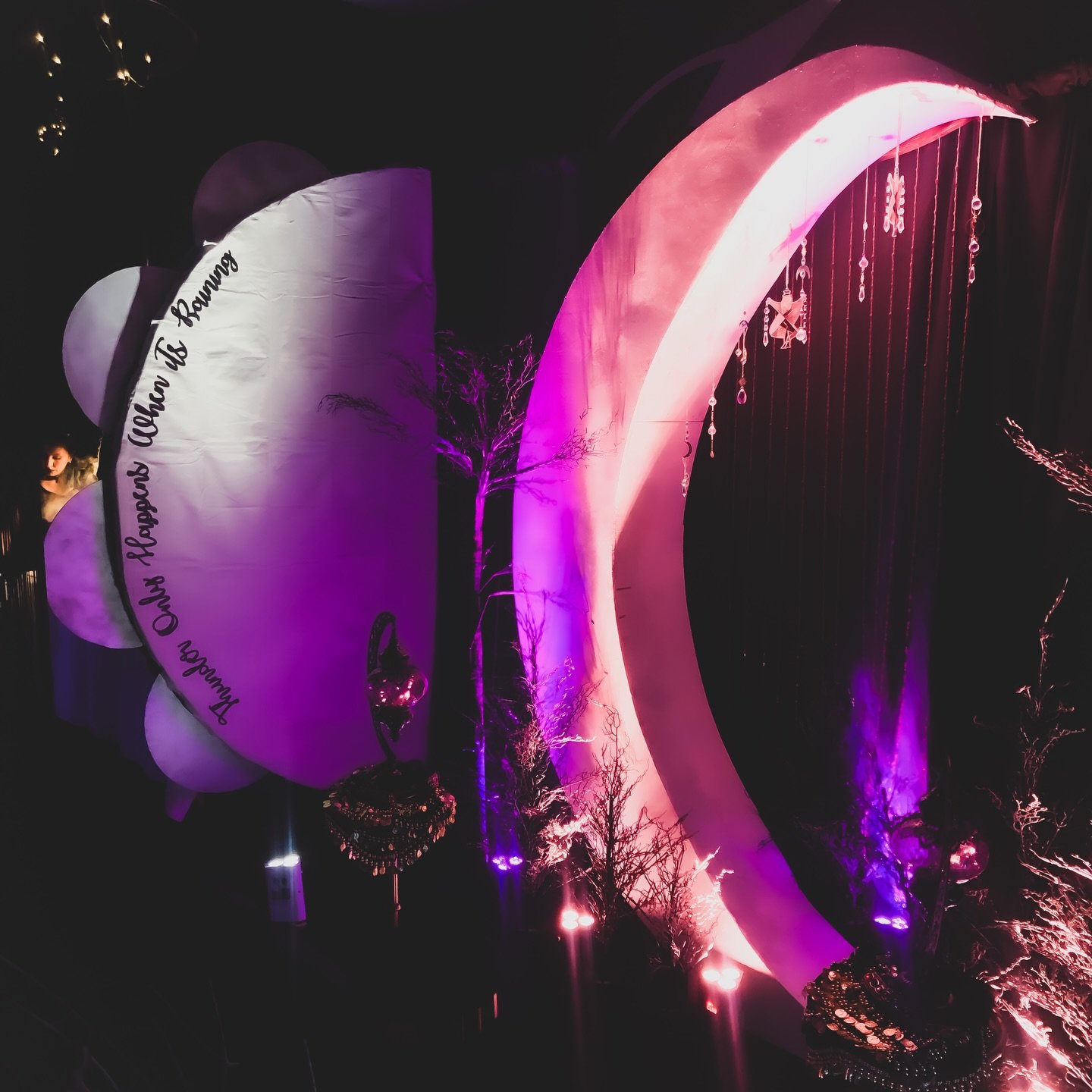 Thunder only happens when it&rsquo;s raining ⚡️🔮
&mdash;&mdash;&mdash;
Thank you to @benchmarkintlarena for the opportunity to create this for you for @stevienicks 
&mdash;&mdash;&mdash;
#oroeventco