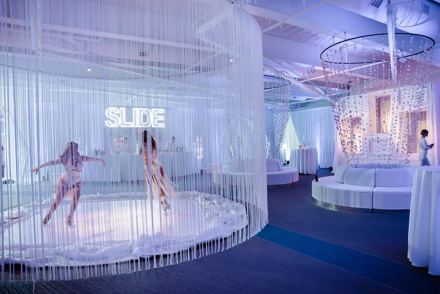 Everyone frozen still&hellip; then the fire heated up and they all came alive 🧊🔥
&mdash;&mdash;&mdash;
📸 @lucid.mediagroup @max_global_media @dolceamor.co @rubeshoots 
&mdash;&mdash;&mdash;
#oroeventco