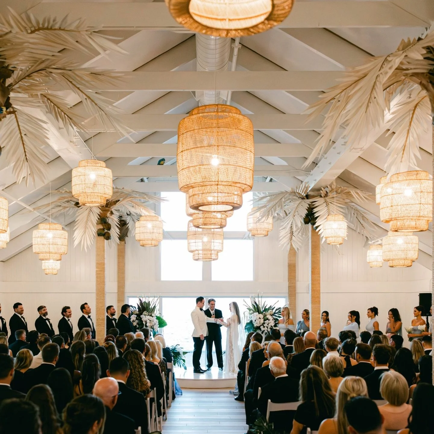 A beautiful day on Gasparilla Island with The Woodsides 🌴 
&mdash;&mdash;&mdash;
@supshort @jbwoodside 
&mdash;&mdash;&mdash;
#oroeventco 
Planning/Design: @oroeventco
Venue: @gasparillainn
Floral Design: @tailoredtwig
Photography: @brittanypannebak