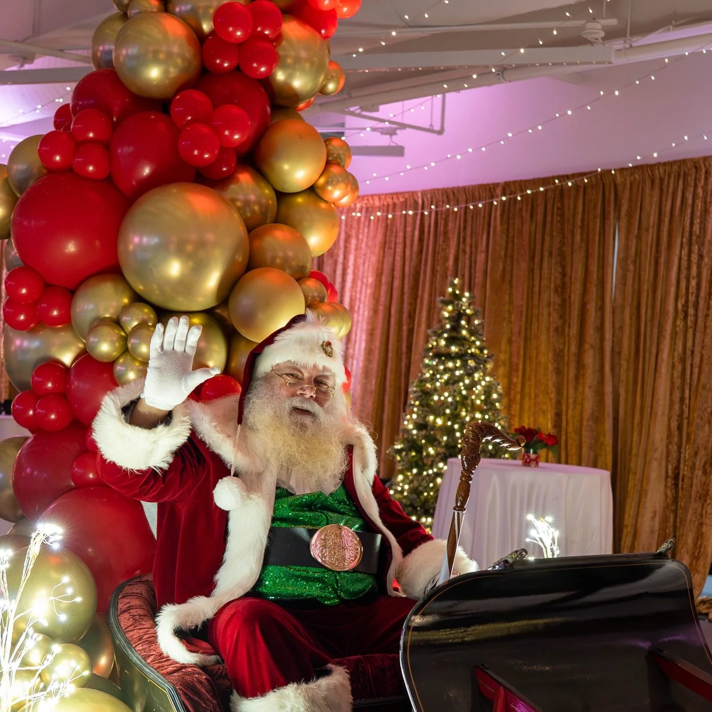 &lsquo;Tis the season 🎄🤍
&mdash;&mdash;&mdash;
@ushealthadvisors 
&mdash;&mdash;&mdash;
📸 @max_global_media 
&mdash;&mdash;&mdash;
#oroeventco #holiday #holidayparty #christmas #santa