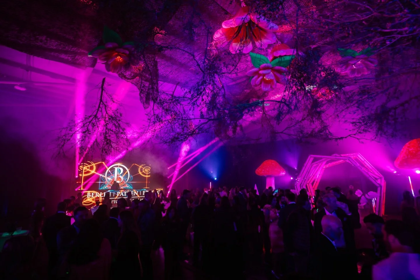 The Electric Forest &mdash; where beats 🎧 🎶 are deep in the enchanted woods.​​​​​​​​​​​​​​​​​​​​​​​​​​​​​​​​​​​​​​​​​​​​​​​​​ 🍄🌳🍄&zwj;🟫
&mdash;&mdash;&mdash;
@berlinpattenebling 
&mdash;&mdash;&mdash;
📸 @lucid.mediagroup @davidzhouphotography 
