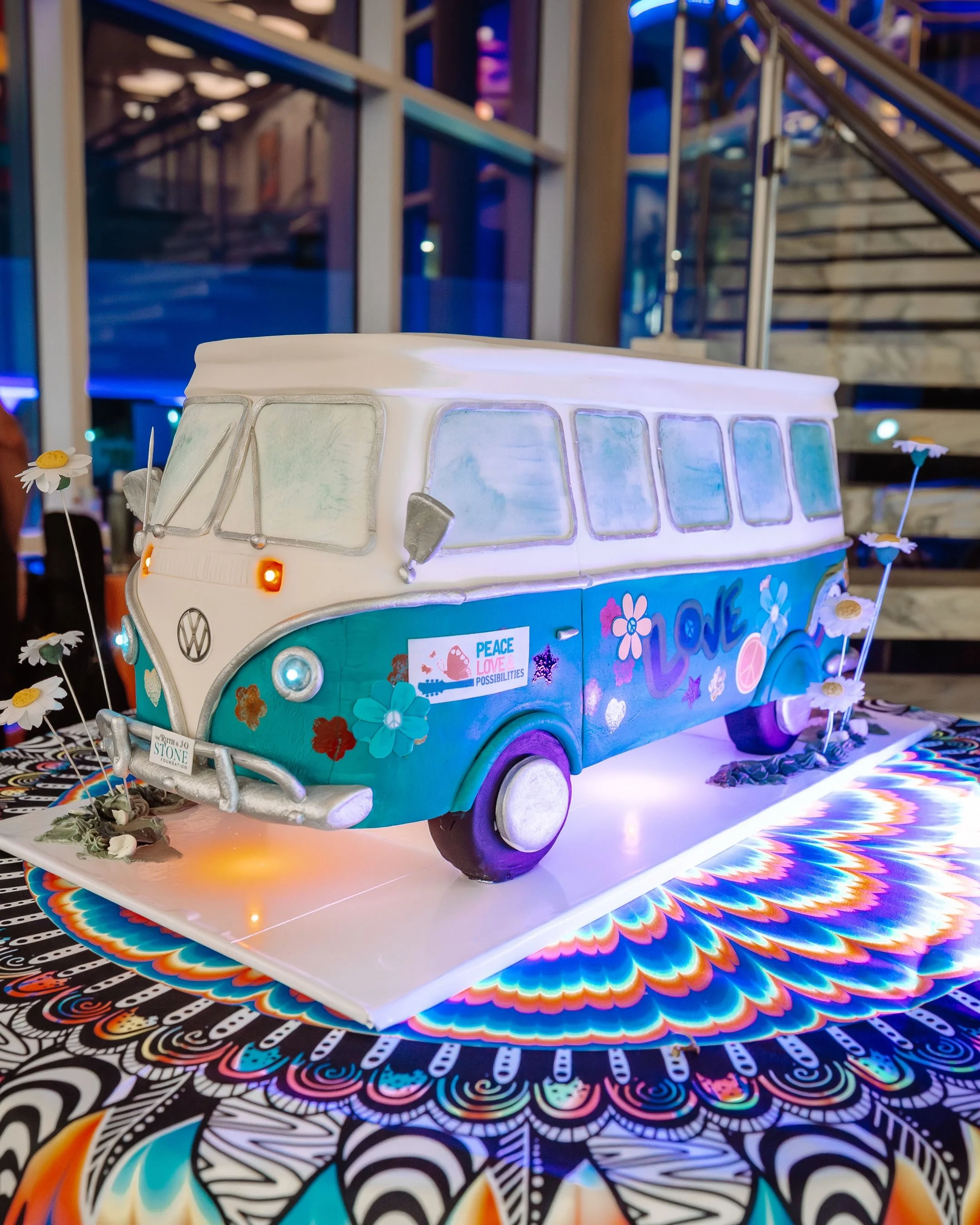 Peace, Love and Possibilities for @rutheckerdhall ✌️ ☮️ 
&mdash;&mdash;&mdash;
📸 @lucid.mediagroup 
&mdash;&mdash;&mdash;
#oroeventco