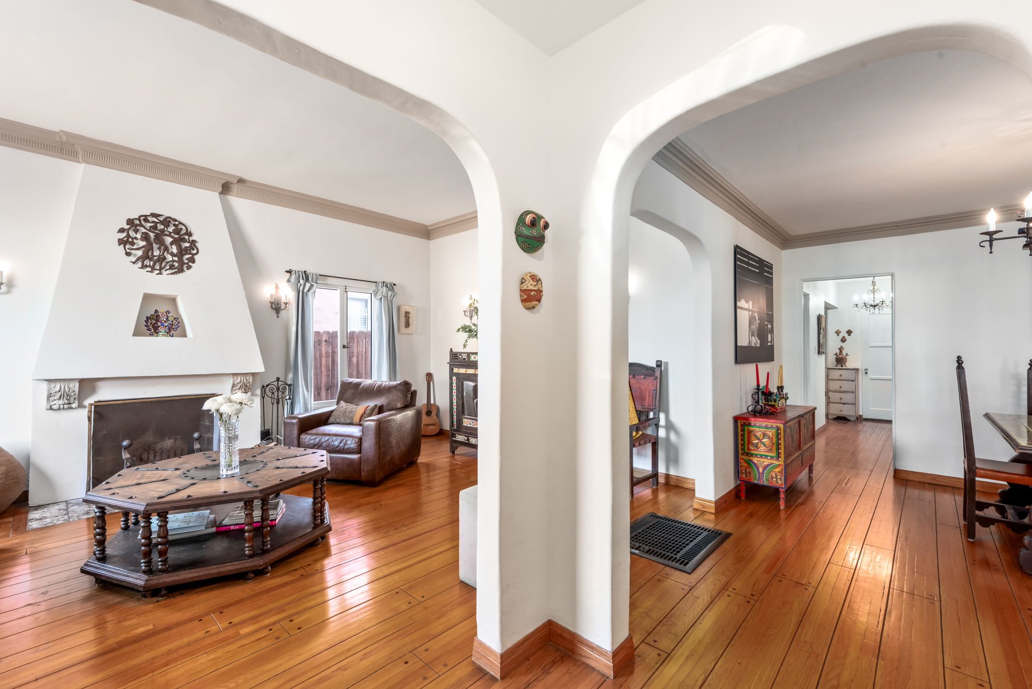 14-web-or-mls-2341 S Holt-011.jpg