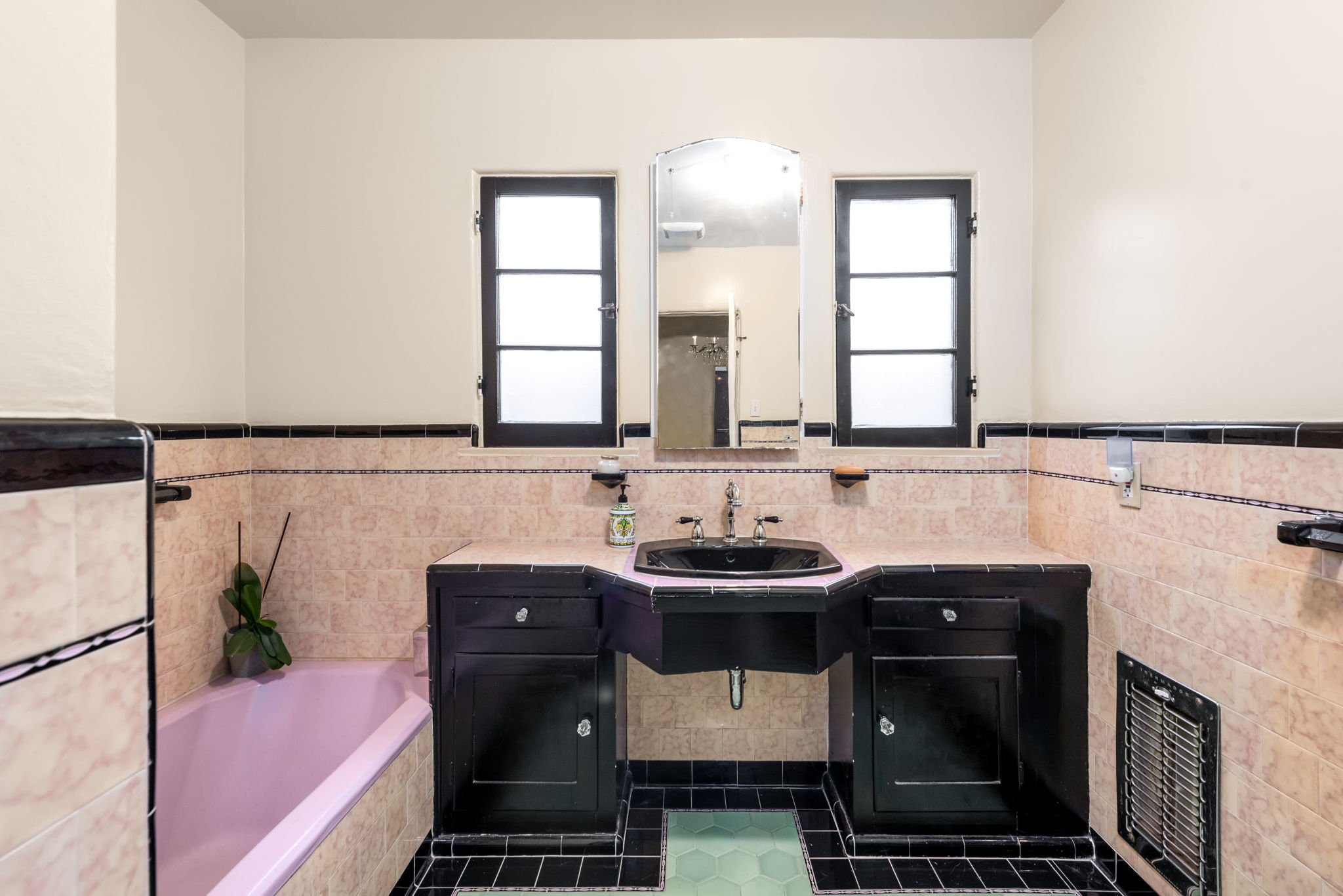 27-web-or-mls-2341 S Holt-028.jpg