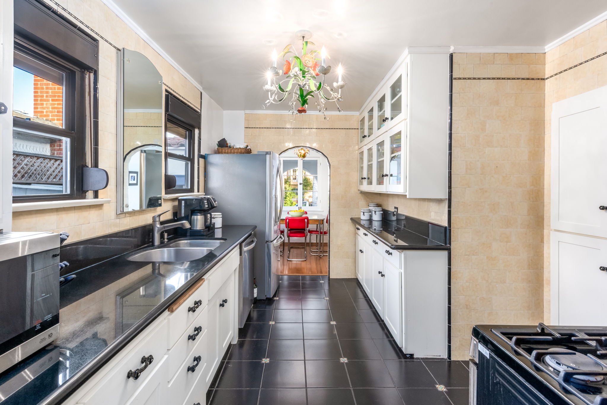 21-web-or-mls-2341 S Holt-023.jpg