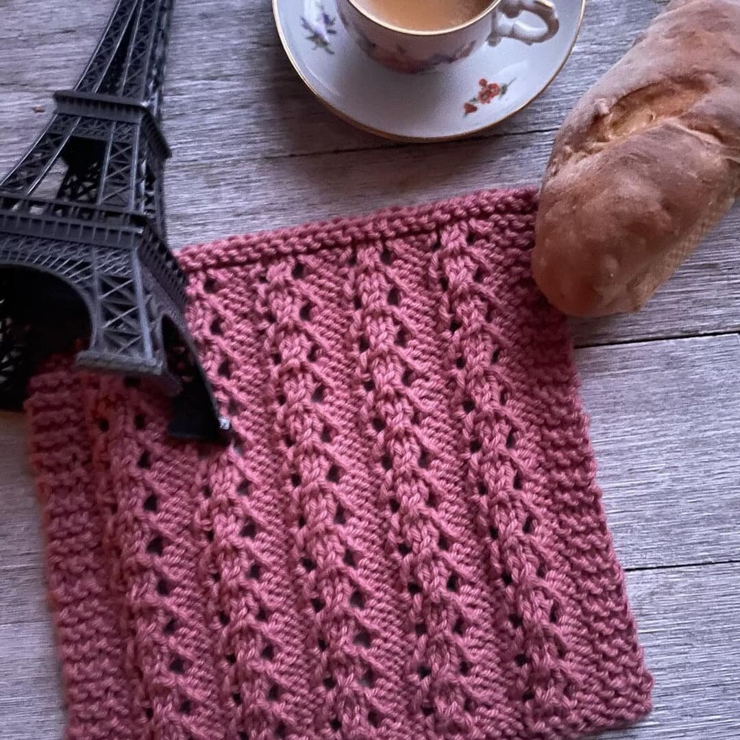 Just a little reminder that our monthly YOD cast is tonight at 6pm. Join us in knitting Garlene's @thekitchensinkshop City of Light Dishcloth, February's YOD pattern.

This month's pattern includes the following stitches;
Knit (K), Purl (P), Yarn Ove