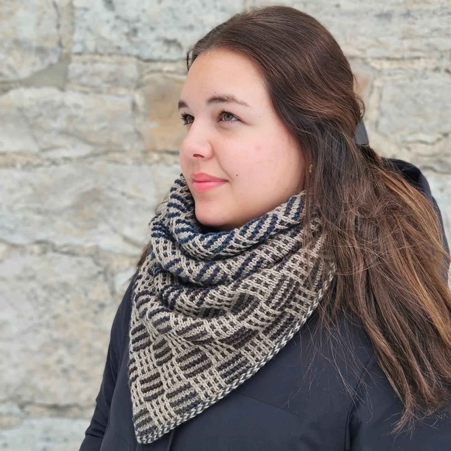 Introducing our newest shop sample and kit, the Grid Gambit cowl designed by @samantha_guerin_design.

A beautiful mosaic cowl thats fun to knit and a treat to wear.

Check out our great selection of colour combinations online TONIGHT, as this kit is