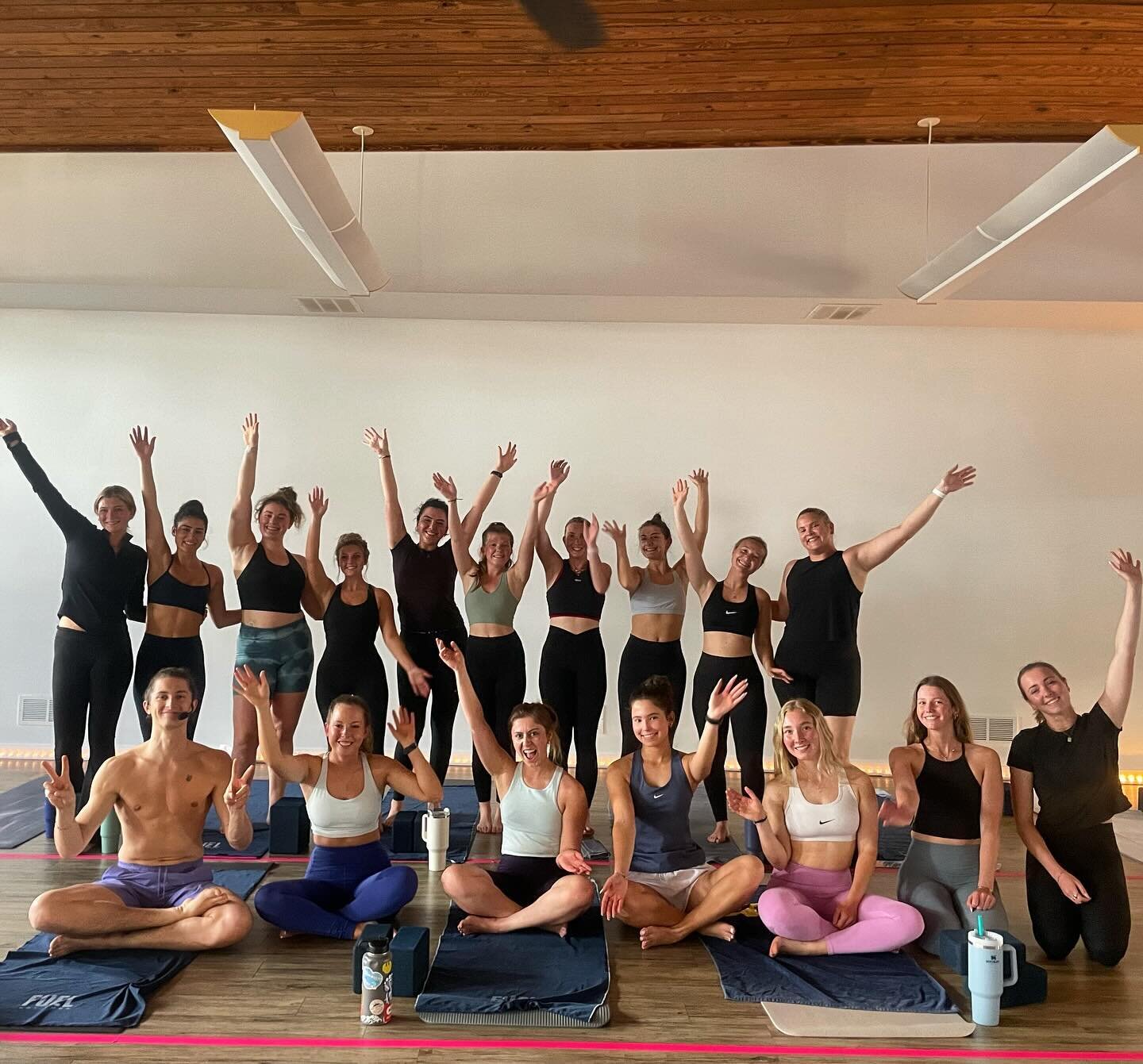 We loved hosting the @ugaequestrian team in for a team yoga class to stretch it out between training 🐎🏇 Y&rsquo;all did amazing 🔥 We can&rsquo;t wait to see you in another class soon 🤗 Thank you @rallysquirrel_ for teaching! 

#team #equestrian #