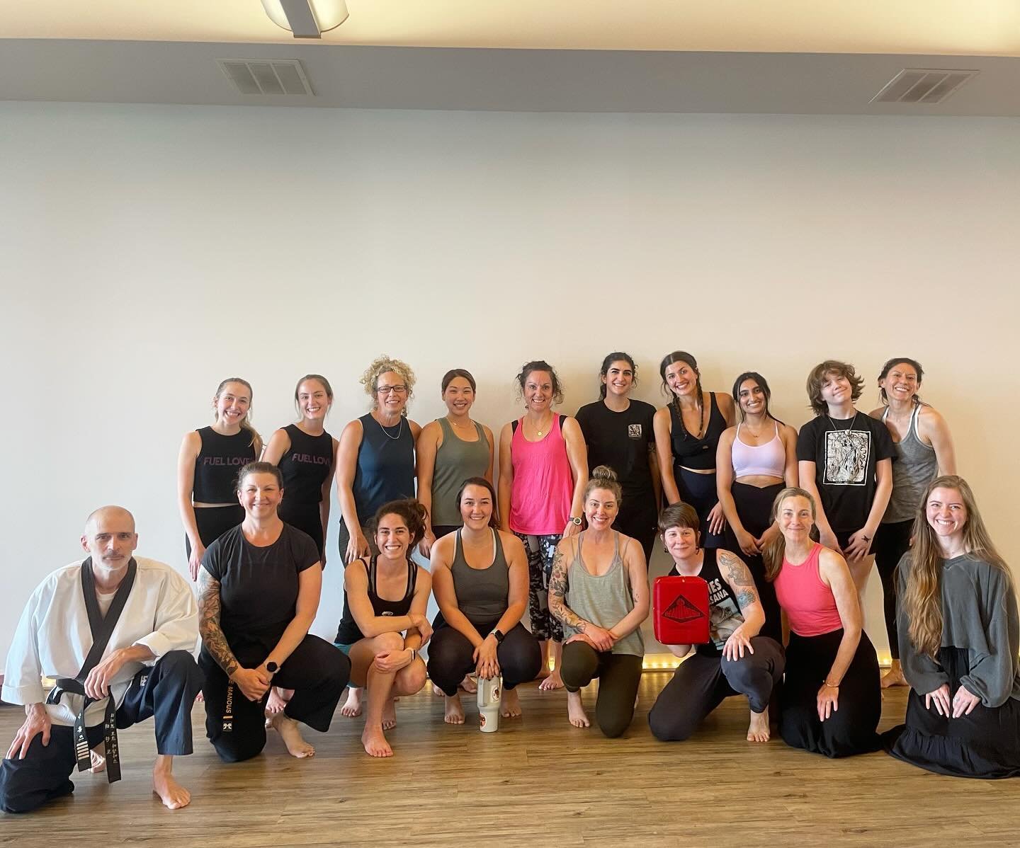 Huge thanks to all yoga students who joined us this afternoon for our self-defense workshop! It was fantastic to see the community come together to learn valuable skills. Special thanks to Jason Hughes from Live Oak Martial Arts @lomaathens for shari