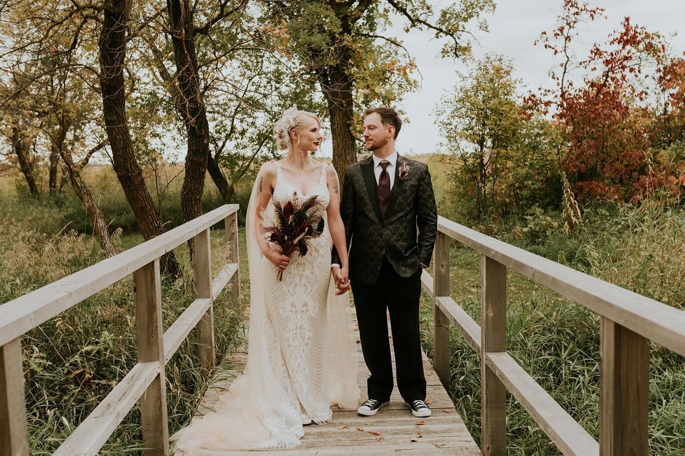 First look on the hawthorn bridge over the oxbow, one of the many photo opportunities we have on the property for our couples🤭&hellip;

Also can we just say we love to see the emotion and intimacy of a first look. Not only does it give you time to b