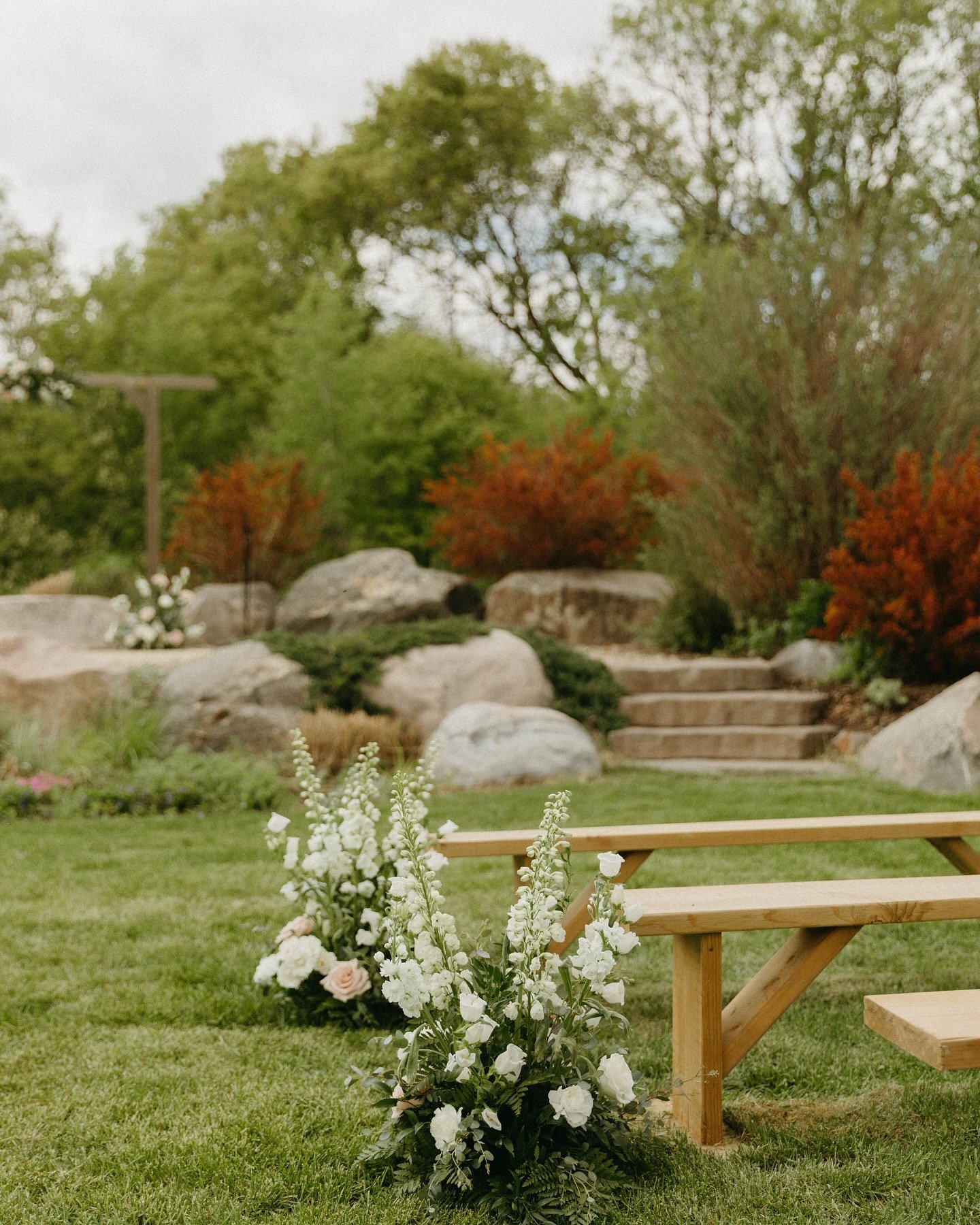 Your wedding day is all about the little moments that make a big impact ✨
From the stunning floral arrangements to the intimate lighting and every personal touch in between, each detail comes together to create a celebration that&rsquo;s uniquely you