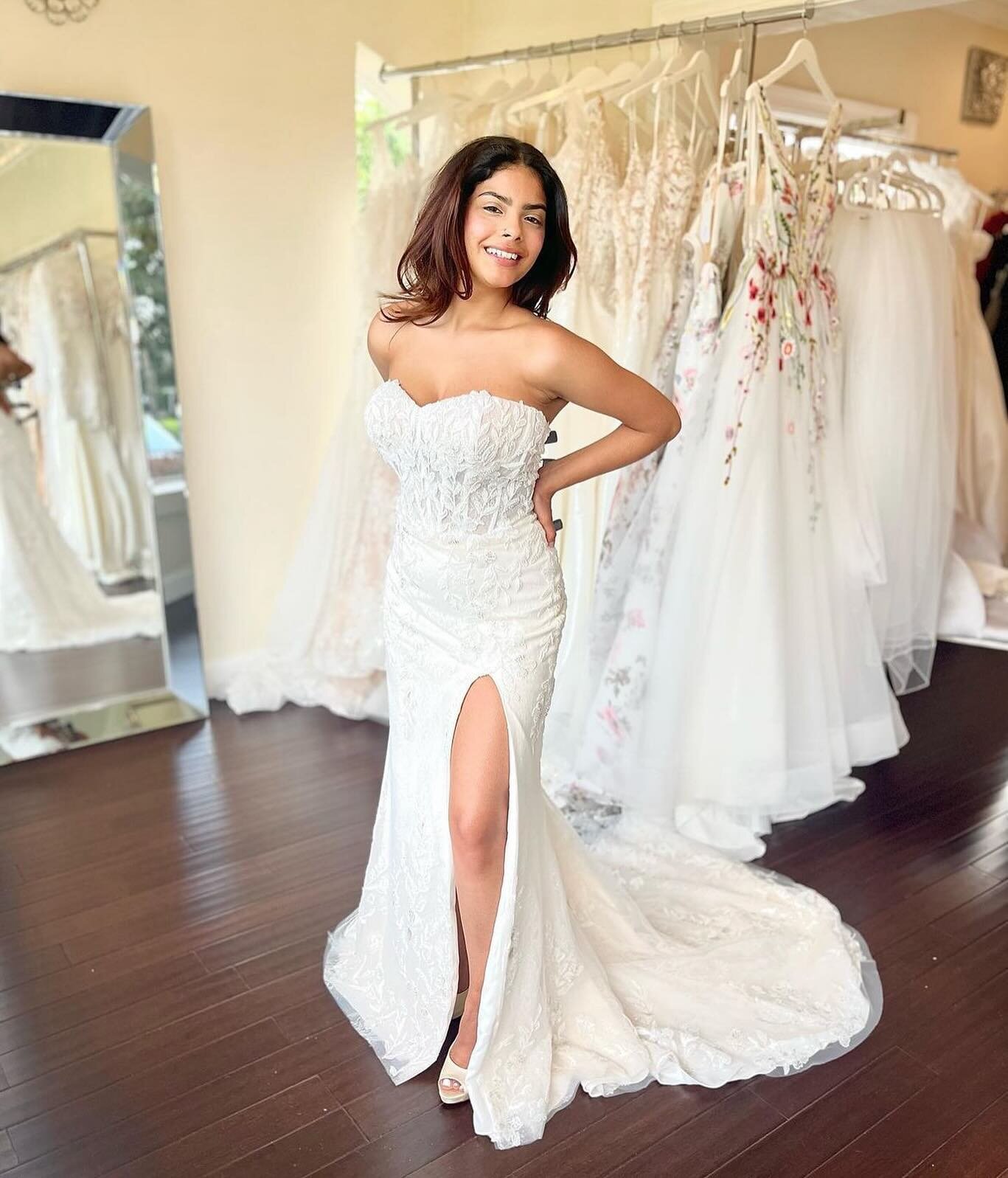 How gorgeous is this sheath gown? ✨

This sweetheart sheath with a slit and all-over sparkle also has a matching detachable overskirt! 🤍

#bgsbride #weddingdress #orlandobridal #orlandobridalshop #bridaltiktok #bridetobe #orlandobride #orlandoweddin