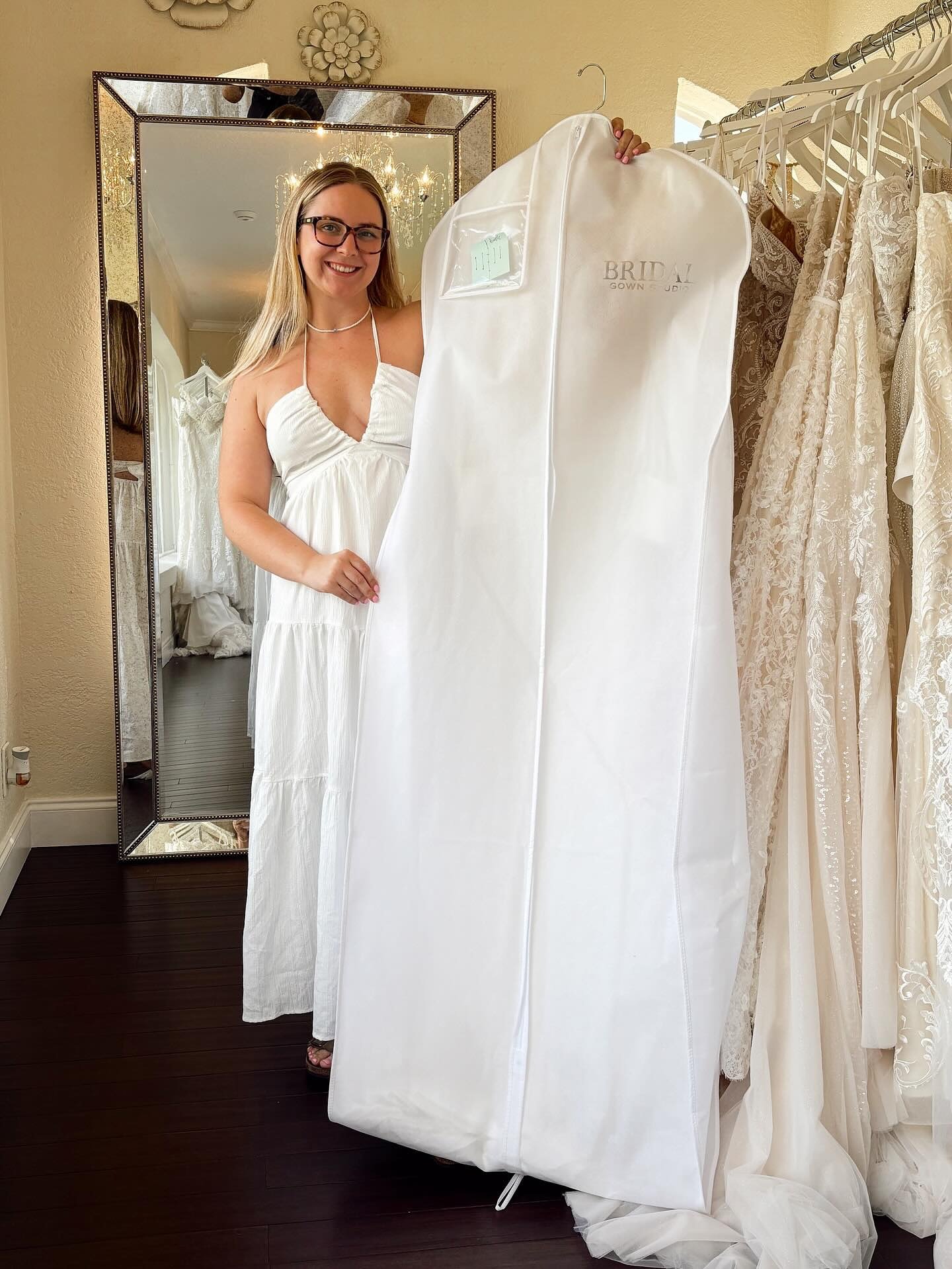 Nothing we love more than delivery season! Congrats to our stunning #bgsbride @kimharrell22 💕