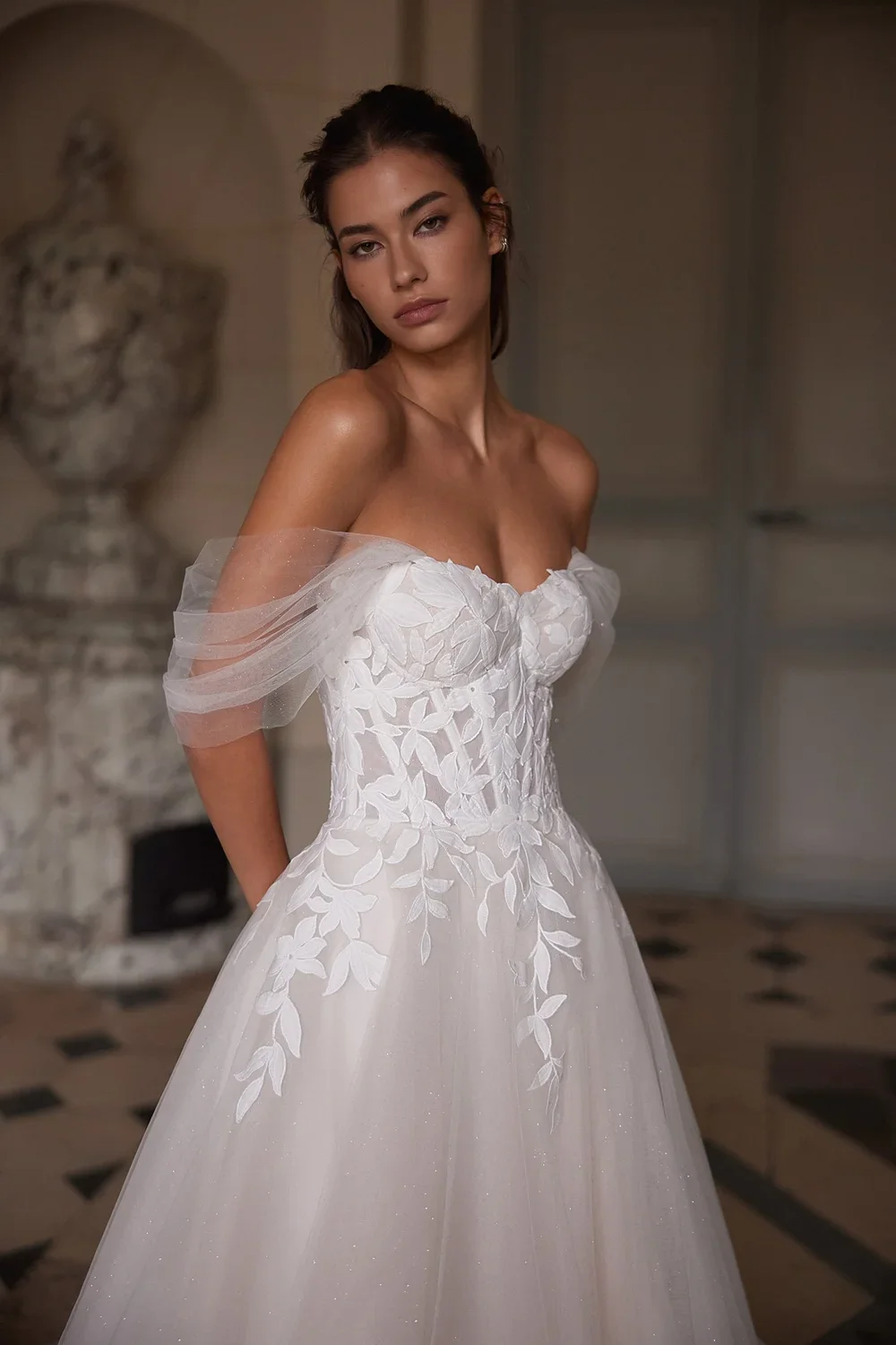 695fcc0918b53748c5f4369c_Model-549-Alice-3.webp