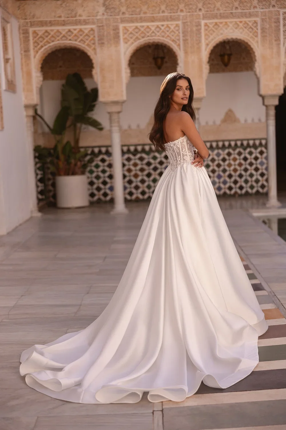 698b52f18208a3c23c82434c_Style-268-Bernice-3.webp