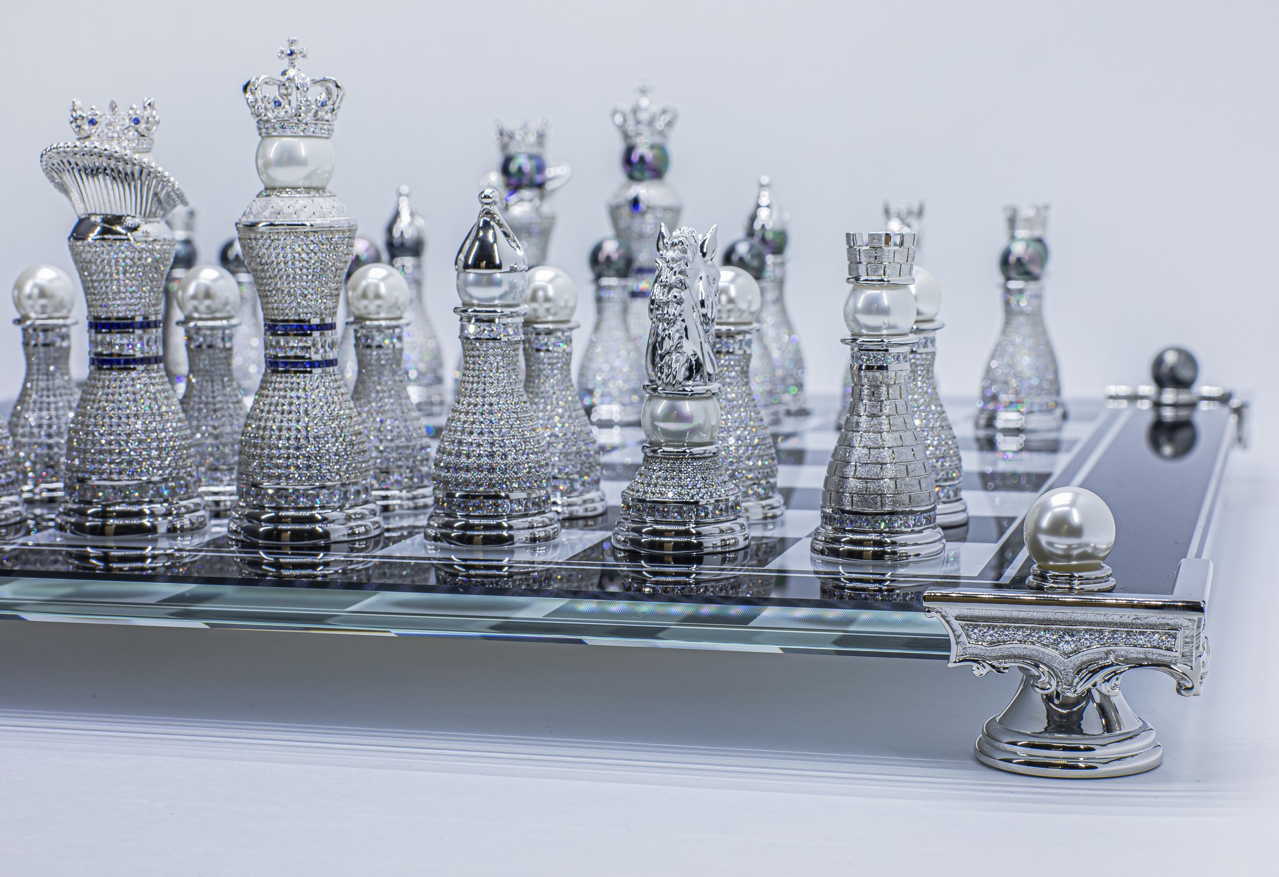 World's Most Expensive Chess Set : Pearl Royale