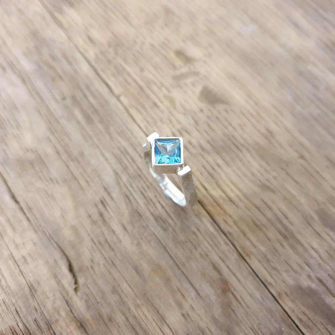 finalist bauhaus inspired by belinda lubkoll jewellery design awards 2019