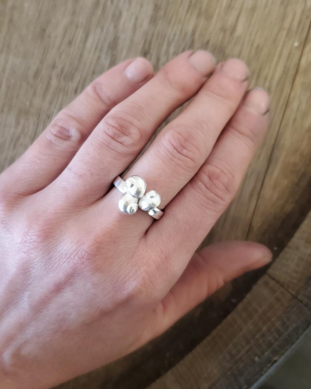 bed of seashell ring design worn.png