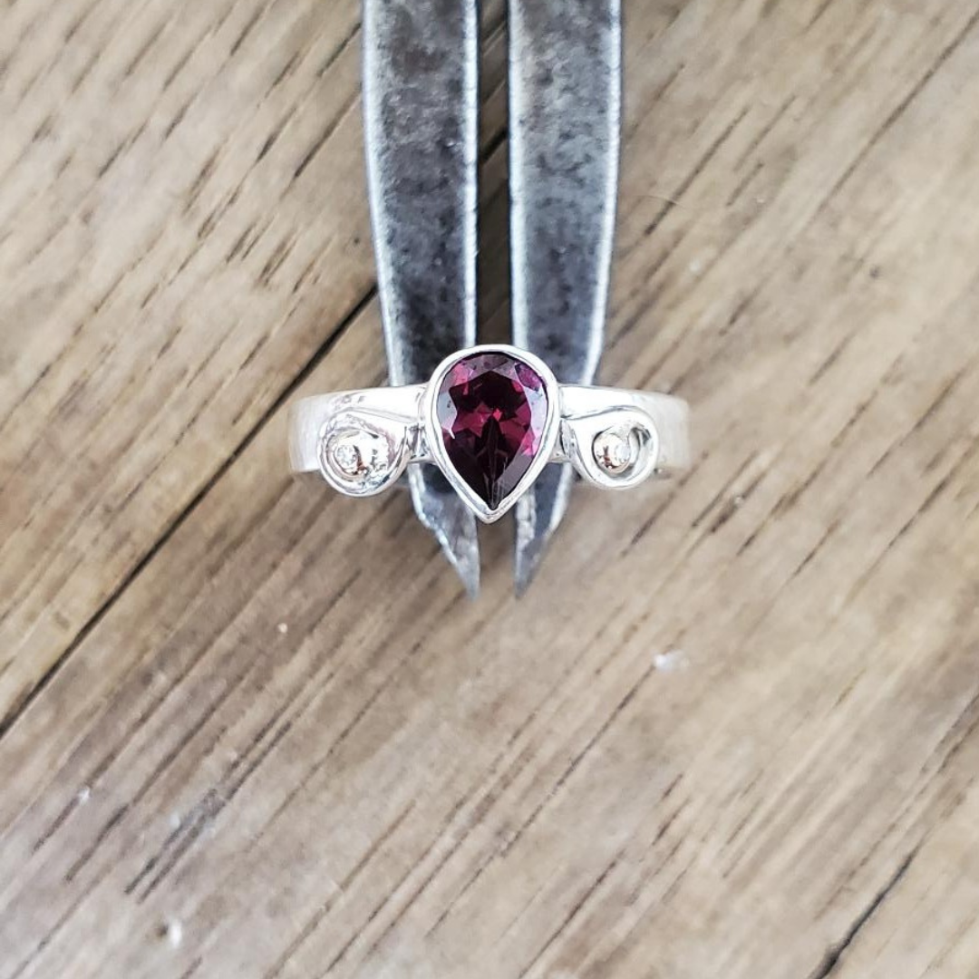 rhodolite garnet with gold and diamonds