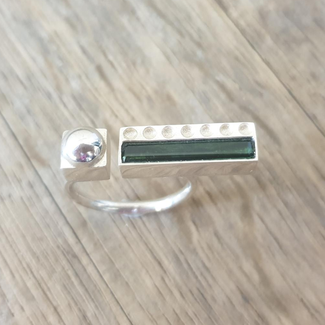 Modern ring design with tourmaline, bauhaus berlin inspired
