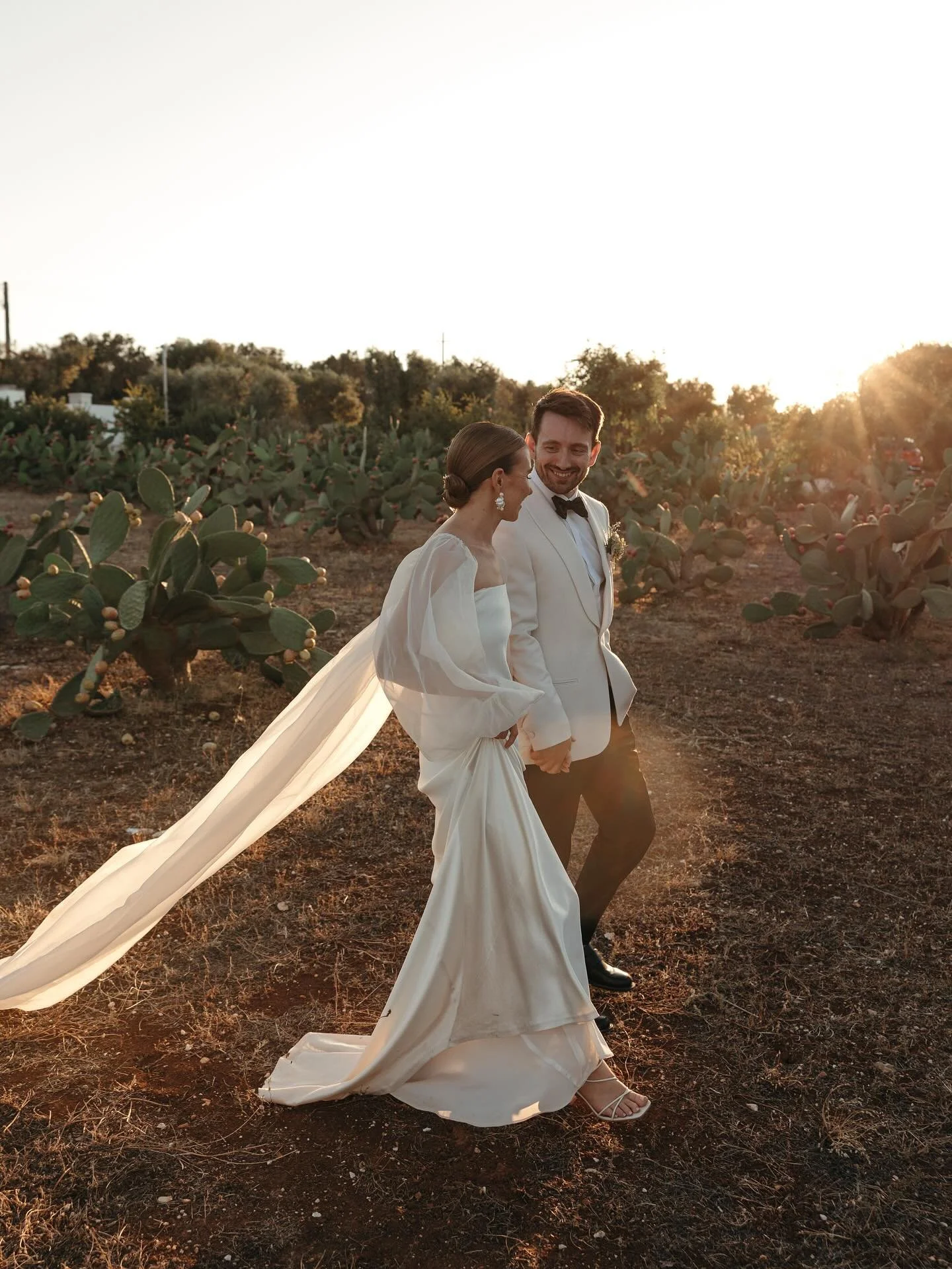 Amare Bride ~ A moment for Alex in Nancy by @alarobe.
Amid the gentle light of @masseriamoroseta, Alex completed her look with a custom veil, organza cape by @a.b.ellie, ribbon scarf, and @completedworks earrings ~ a graceful harmony of modern roman
