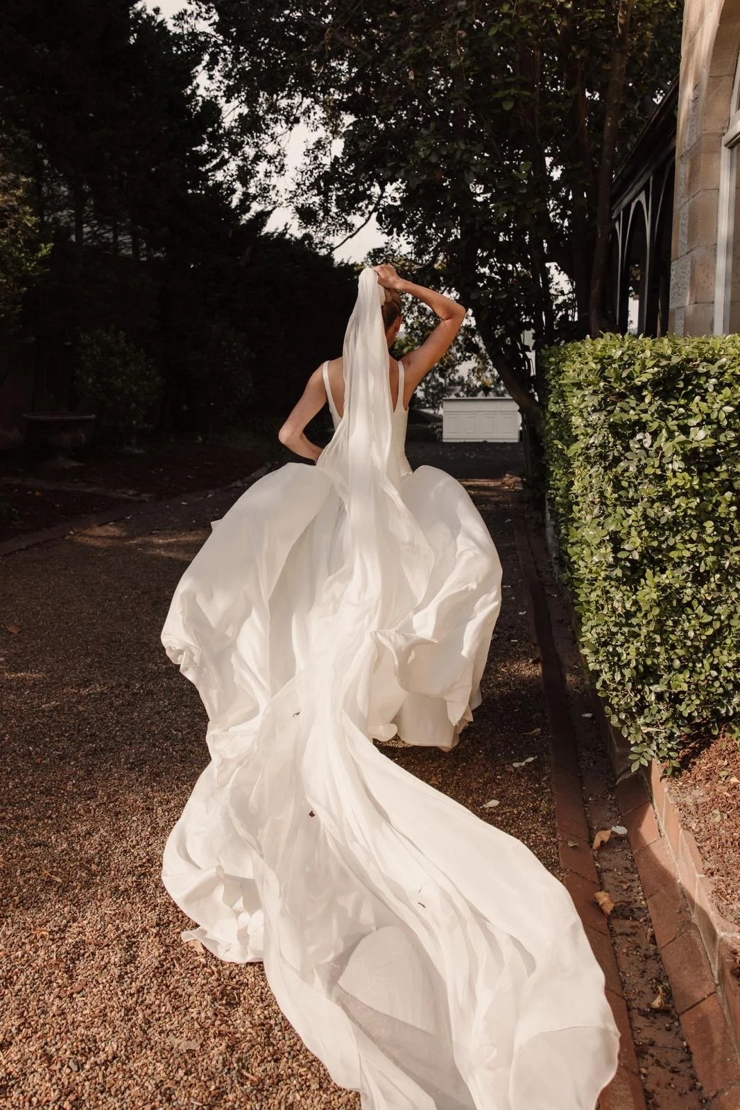 Amare_bride_wedding_accessory_J.Andreatta_Nique_veil_.2.JPG