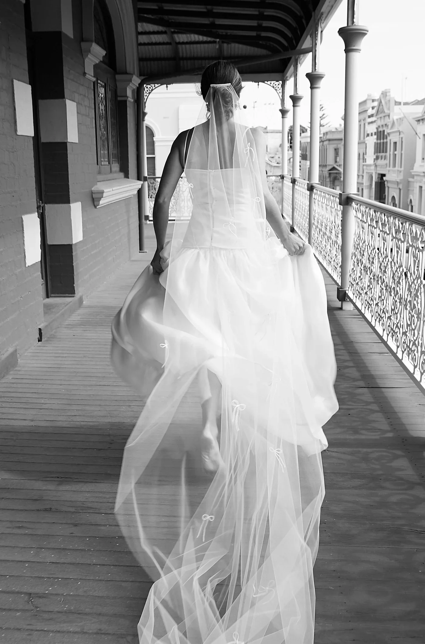 Amare_bride_Harriet_Gordon_4.19_Paloma_Veil.webp