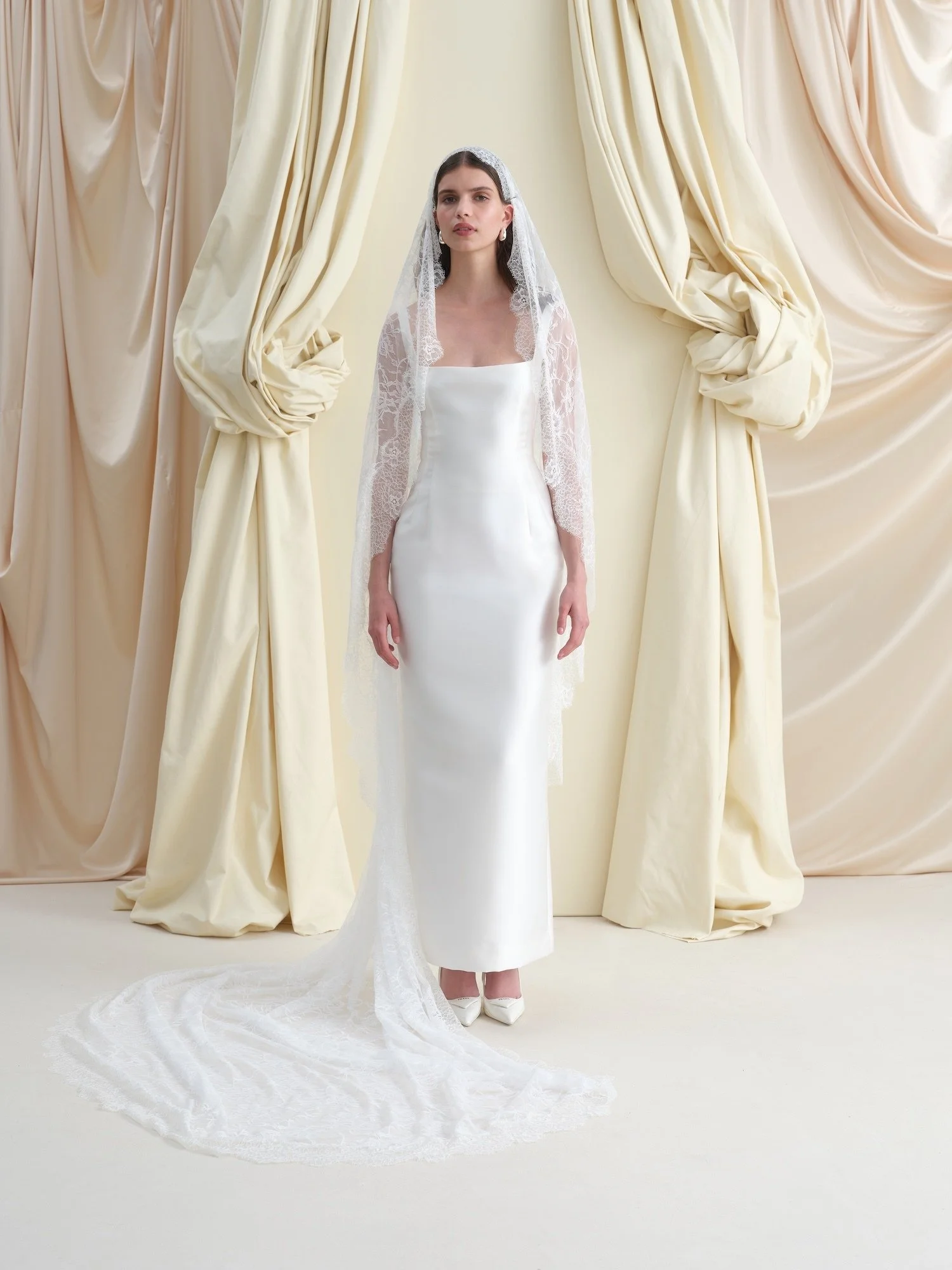 Amare_bride_bridal_accessory_PreaJames_Anjelica_Veil.jpg