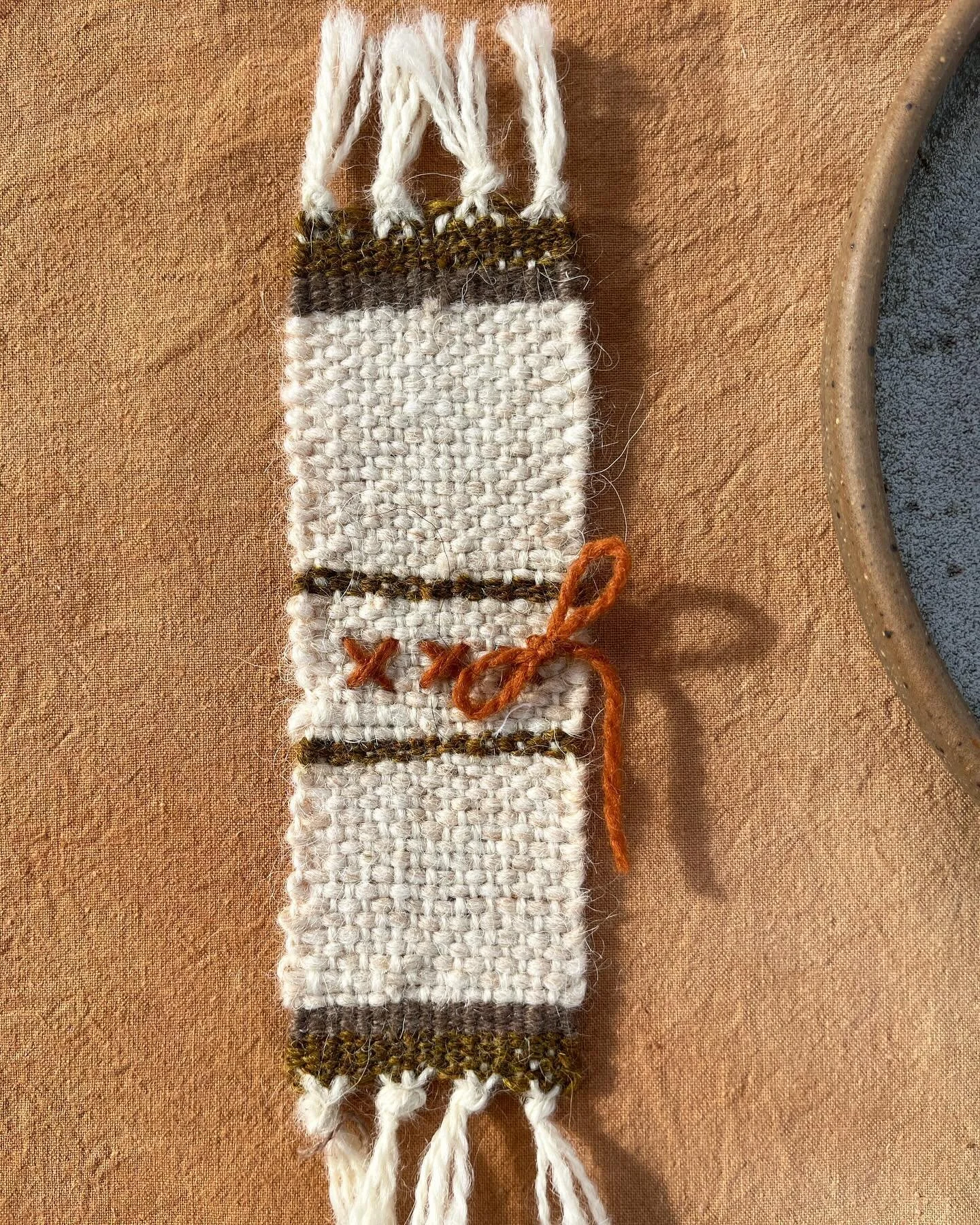 I have a few cute little hand woven bookmarks for sale through the website. Each one is a one off design and made with a variety of Icelandic, British, Australian and New Zealand wool. I make them the leftover wool from my bigger weavings 

#handwove