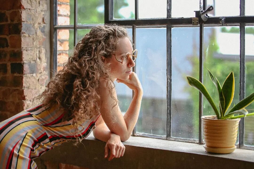 @riss_meesh in 'Versailles Gold drop temple' frame. Sent these beauties off to one of our favs 😍 @myjahmoon recently. Check our website for more options (dadsvintage.com) 🔗 bio. 
.
Photographed by @crescent.studios1 - love working with them 💛✨
