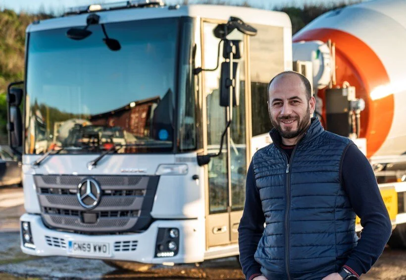 Cris puts another cross in the Mercedes-Benz Econic box