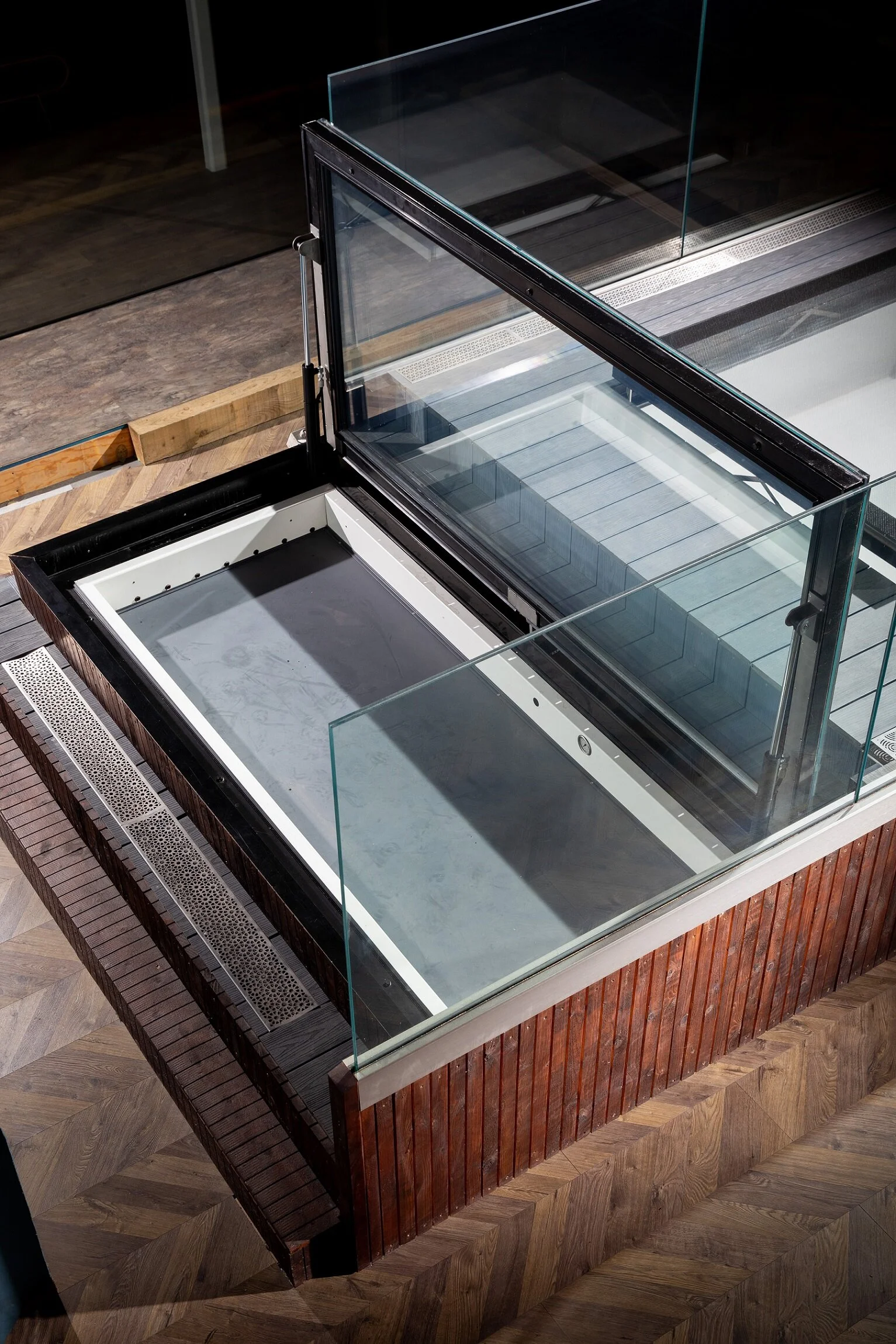 sky.by.cantifix rooflight with right angle opening