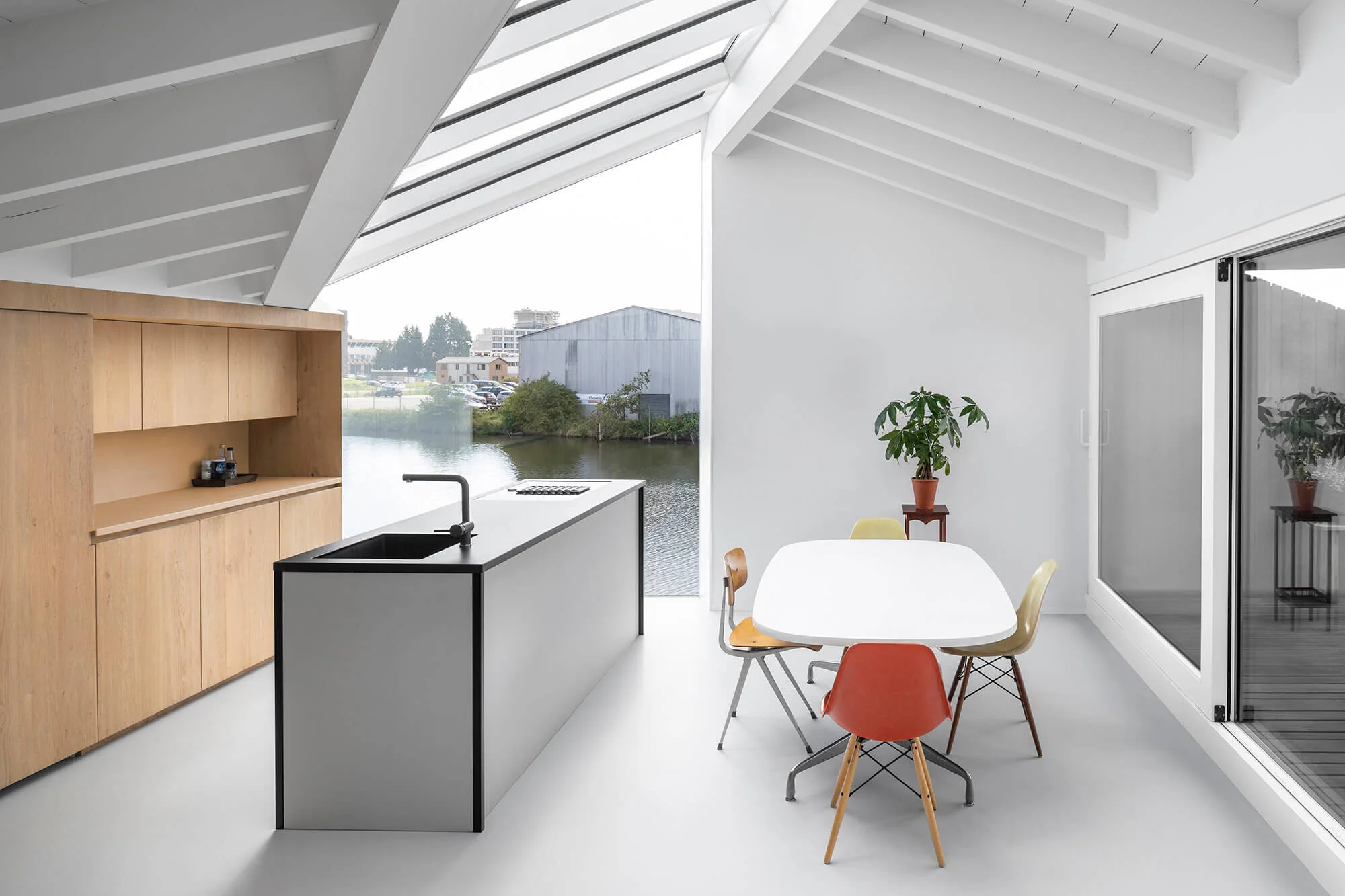 065-HR-12_Floating_Home_Schoonschip_residential_interior_kitchen_i29.jpg