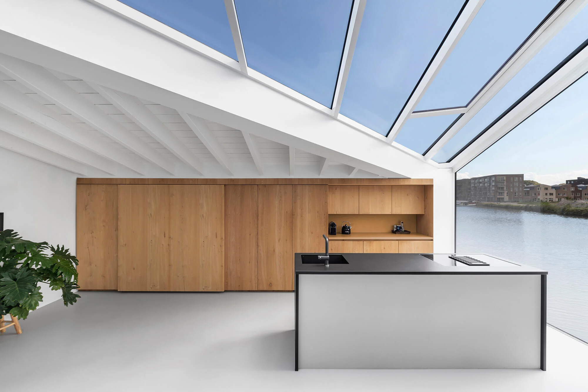 065-HR-11_Floating_Home_Schoonschip_residential_interior_kitchen_i29.jpg