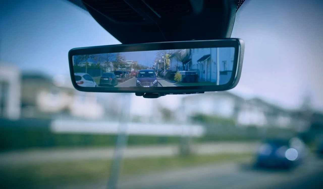 TheInteriorMirrorhelpsdriverstospotcyclists,pedestriansandothervehiclesthatmaybebehindthem(1).jpg