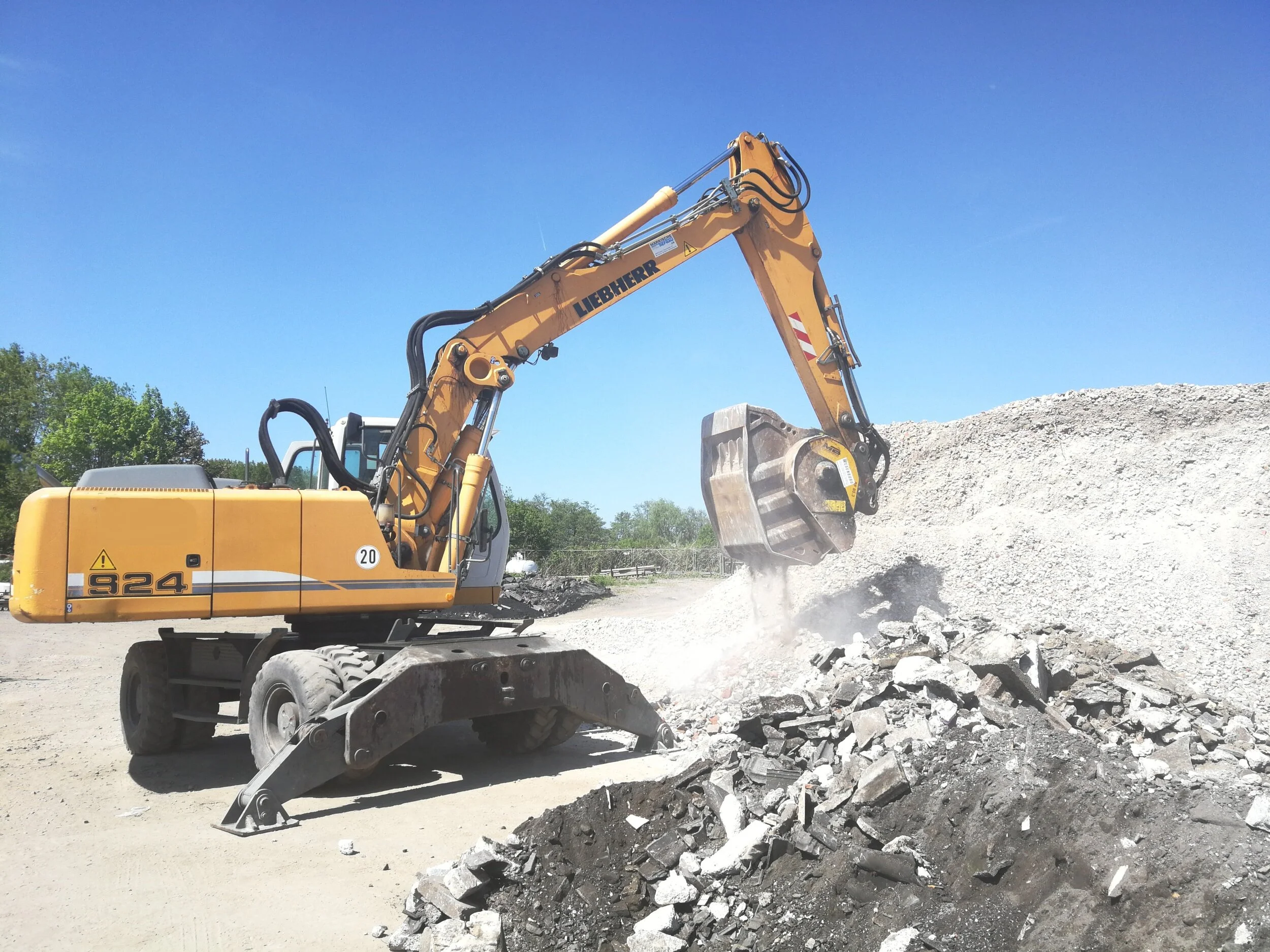 BF80.3 – Leibherr 924 – Germany – rubble – asphalt_1526385973-min.jpg