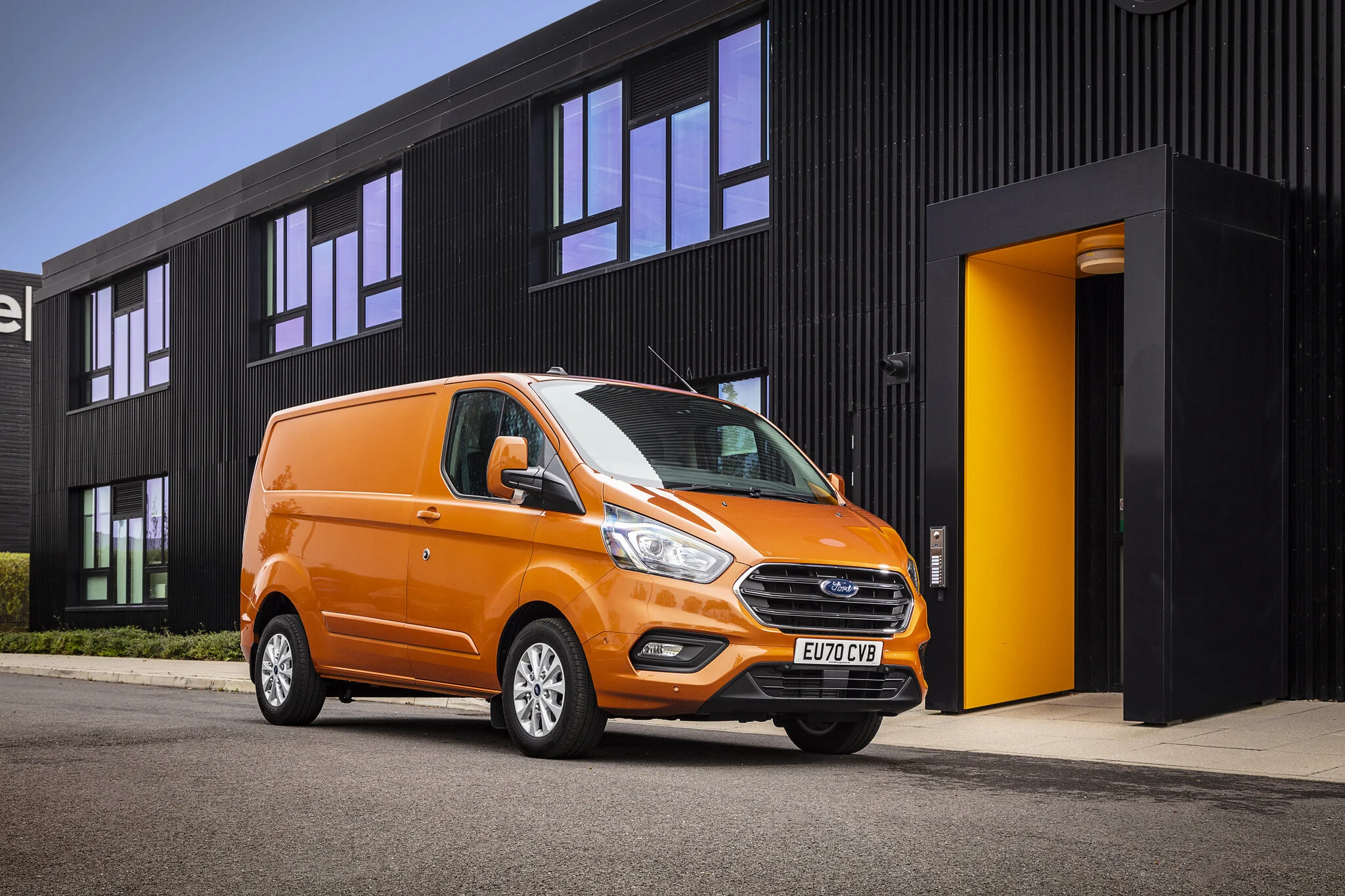 FordTransitCustomwastheUK'sbest-sellingvehicleinApril.jpg